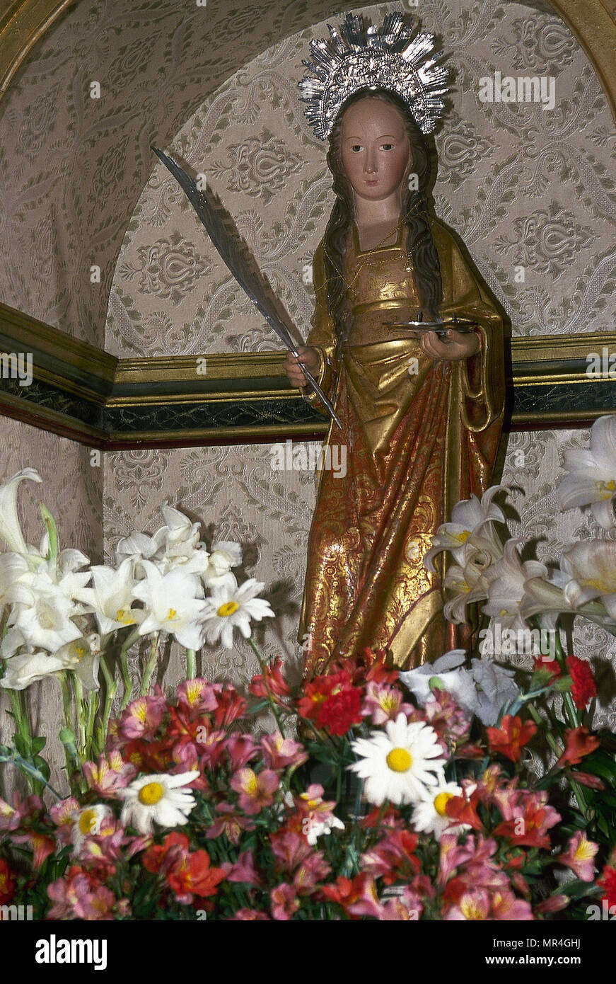 Saint Lucia (c. 283-304). Martire cristiano che morì durante la persecuzione Diocletianic. In legno policromo di carving, altezza: 82 cm. Eremo di Santa Lucia. Puntallana, La Palma, provincia di Santa Cruz de Tenerife, Isole Canarie, Spagna. Foto Stock