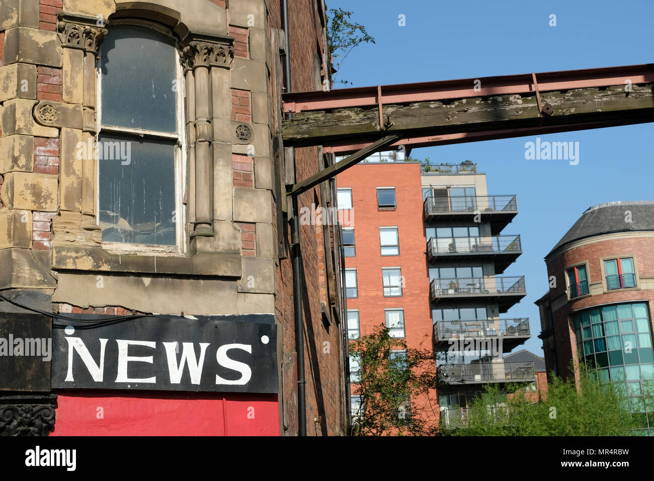 Vecchi e nuovi edifici nel centro cittadino di Leeds, West Yorkshire, Inghilterra, Regno Unito Foto Stock