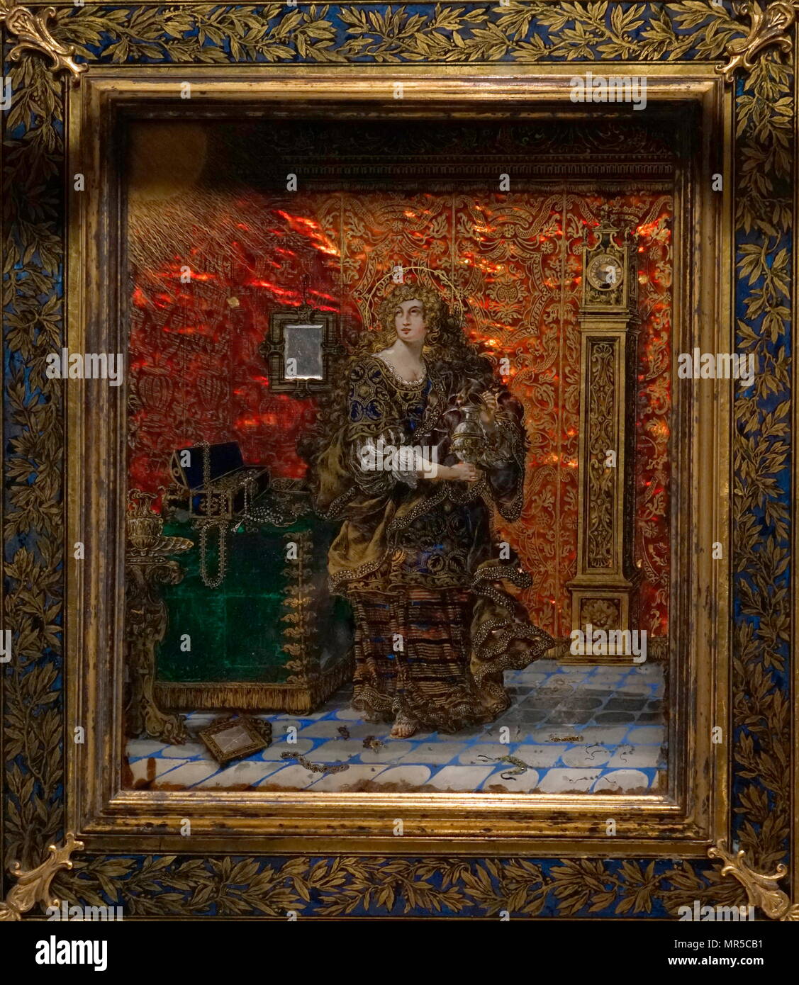 La Maddalena penitente, 1660-75. Icona francese utilizzato nella devozione privata e di preghiera. Essa illustra la conversione di Maria Maddalena, uno dei più fedeli primi seguaci di Cristo raffigurato in un sontuoso interno, essa può essere un ritratto di uno di Luigi XIV i molti amanti. Il sole in un angolo può anche essere un allusione al Louis come il Re Sole. Vetro dipinto e dorato e laccato in retromarcia e sostenuta con un foglio di alluminio; rame dorato telaio in lega Foto Stock