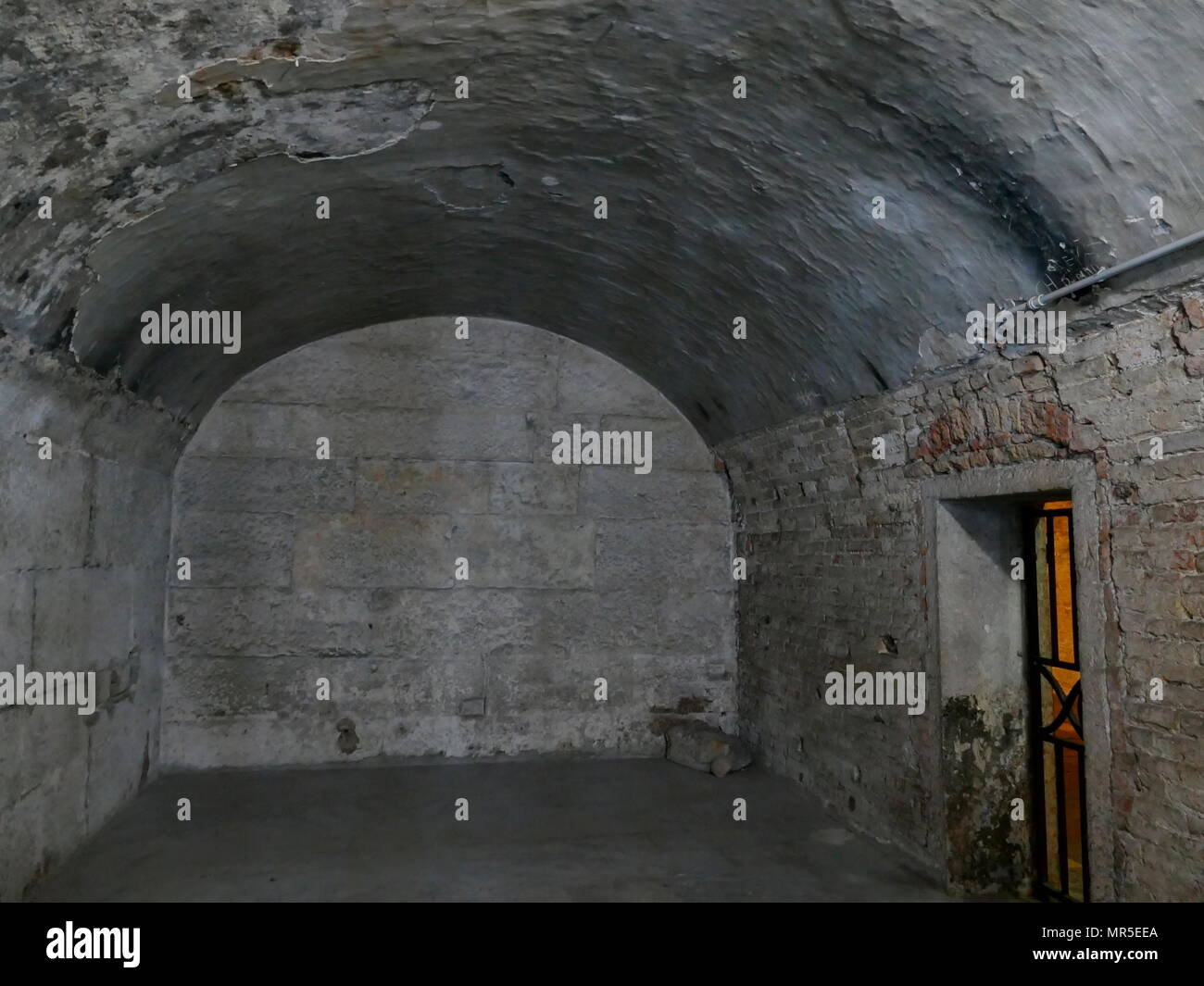 Cellule in nuove prigioni, accanto al Palazzo del Doge di Venezia, Italia. costruite lungo il Rio de Palazzo dal palazzo degli inizi del XVII secolo. Le nuove prigioni erano collegati alle antiche prigioni dalla fotografatissima Ponte dei Sospiri. Foto Stock