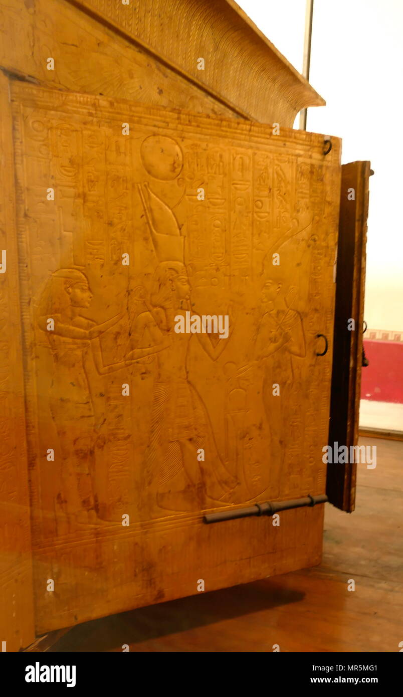 Cappella funeraria trovata in Tutankhamon la tomba nella Valle dei Re (KV62). Questi contenuti il faraone sarcofago. Era fatto di legno e decorata con oro. Tutankhamon è stato un faraone Egizio della XVIII dinastia (governata c. 1332-1323 BC Foto Stock