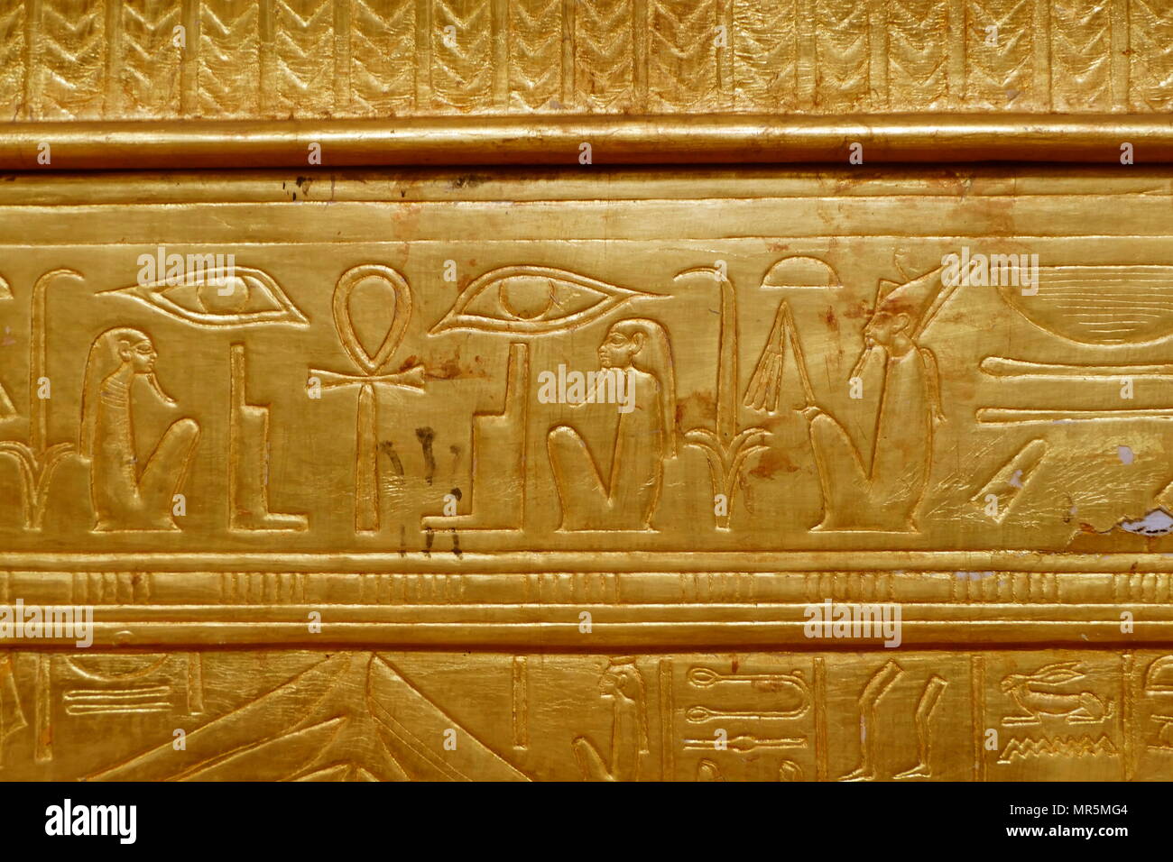 Cappella funeraria trovata in Tutankhamon la tomba nella Valle dei Re (KV62). Questi contenuti il faraone sarcofago. Era fatto di legno e decorata con oro. Tutankhamon è stato un faraone Egizio della XVIII dinastia (governata c. 1332-1323 BC Foto Stock