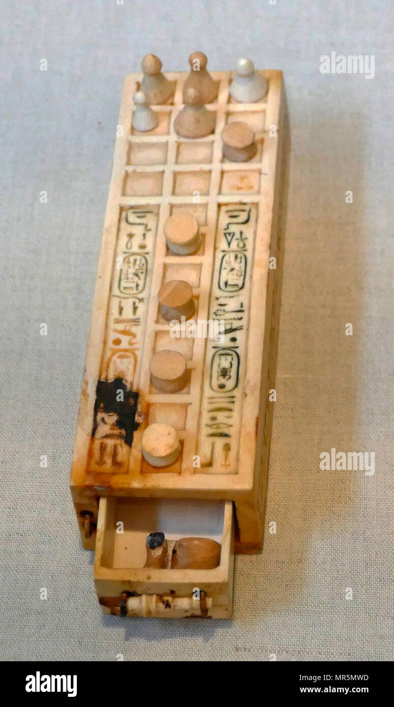 Gioco di avorio con box, trovati nella tomba del re Tutankhamon; XVIII dinastia. Circa 1323 BC Foto Stock