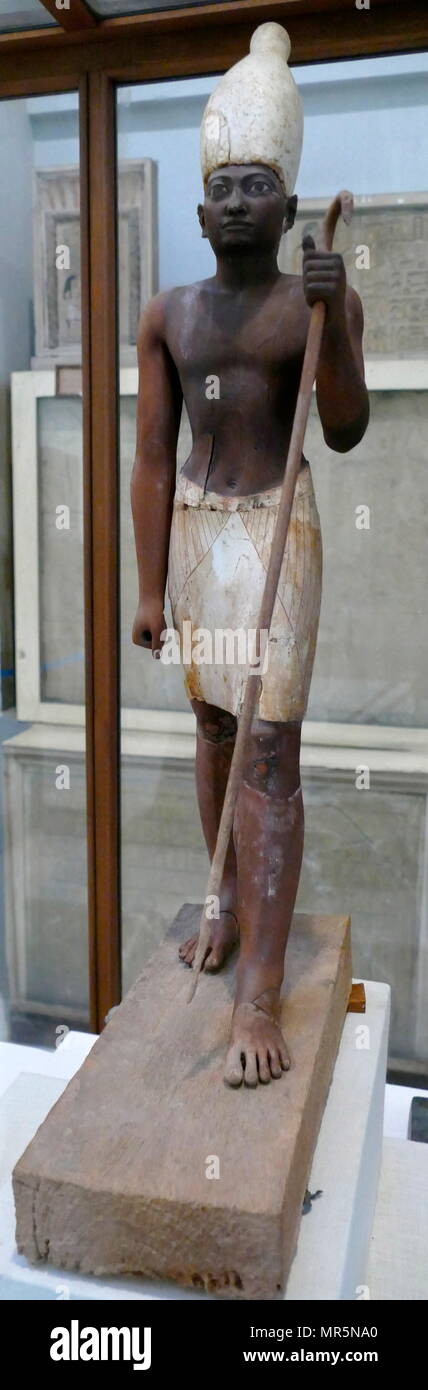 Medio Regno, xii Dinastia statua di Senwosret I, ca. 1956 al 1911 BC. Dipinto in legno di cedro con gesso. Da Lisht, est della piramide complesso di Senwosret I Foto Stock