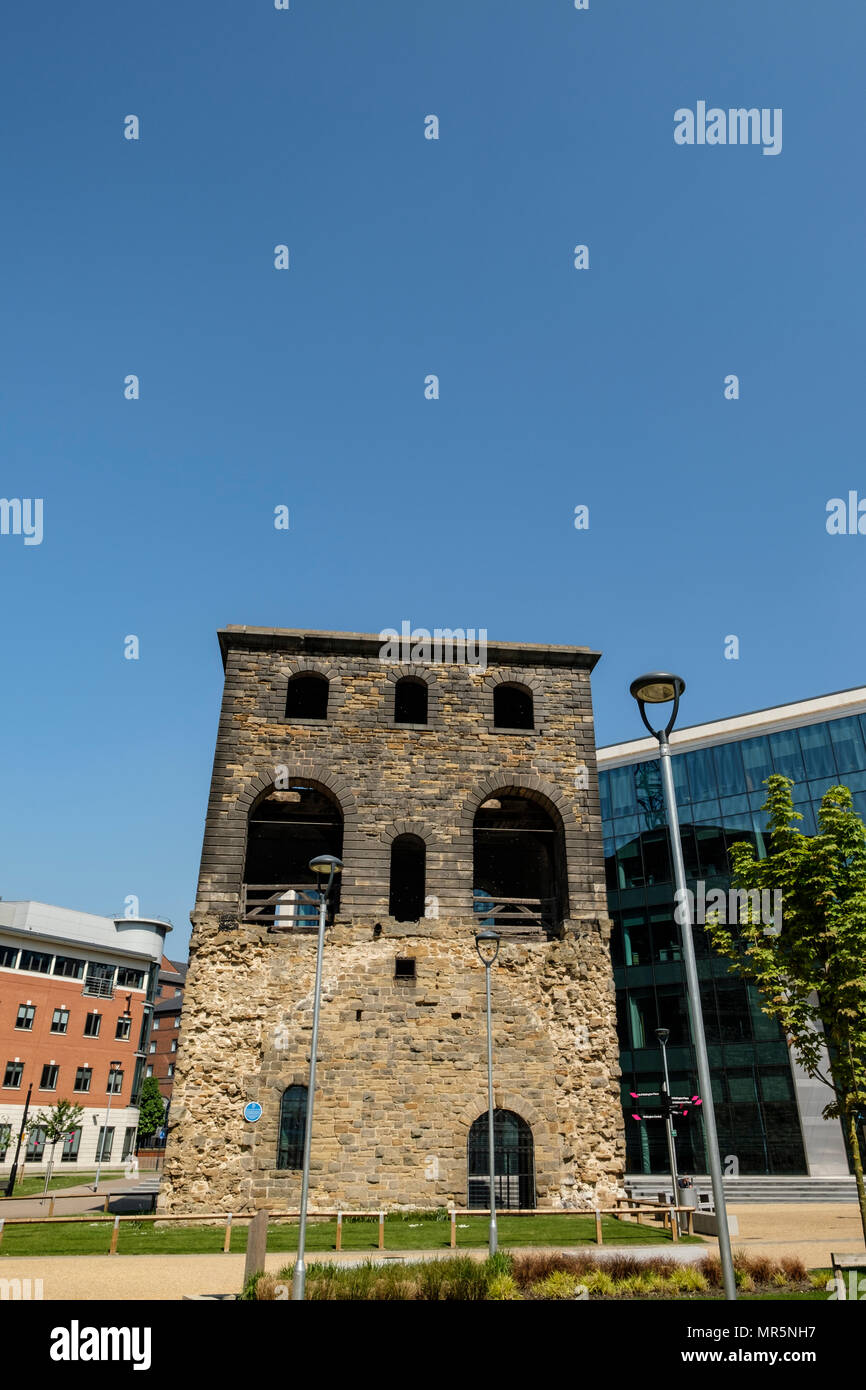 Luogo di Wellington, sito della vecchia stazione ferroviaria e nuovi edifici per uffici a Leeds, West Yorkshire Foto Stock