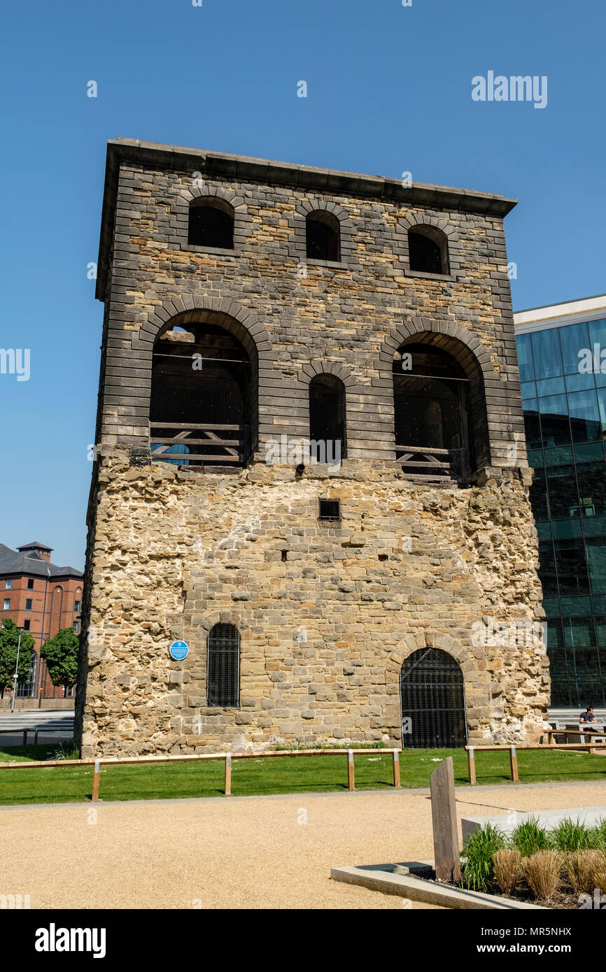 Luogo di Wellington, sito della vecchia stazione ferroviaria e nuovi edifici per uffici a Leeds, West Yorkshire Foto Stock