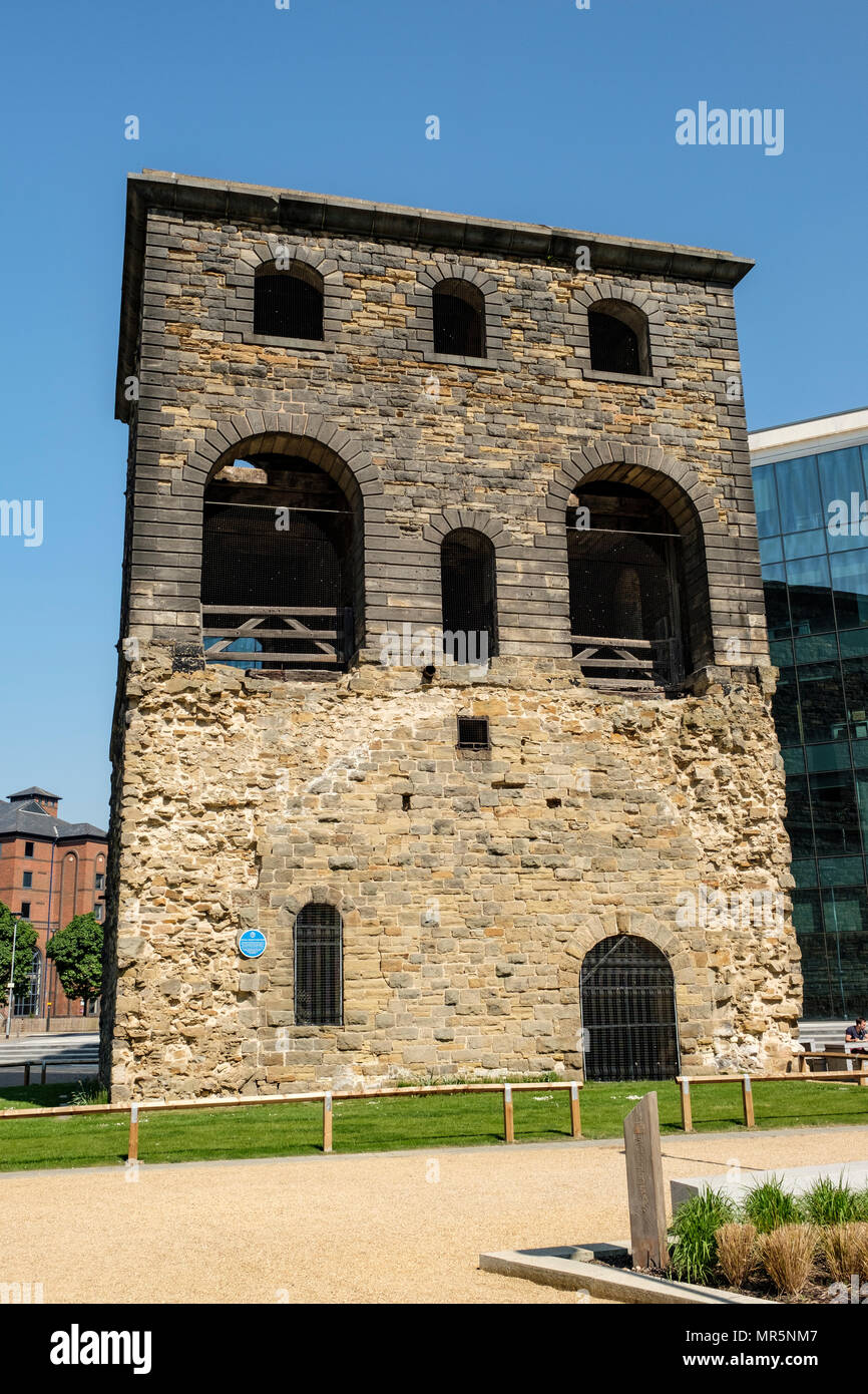 Luogo di Wellington, sito della vecchia stazione ferroviaria e nuovi edifici per uffici a Leeds, West Yorkshire Foto Stock