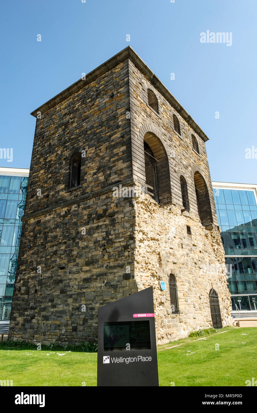 Luogo di Wellington, sito della vecchia stazione ferroviaria e nuovi edifici per uffici a Leeds, West Yorkshire Foto Stock