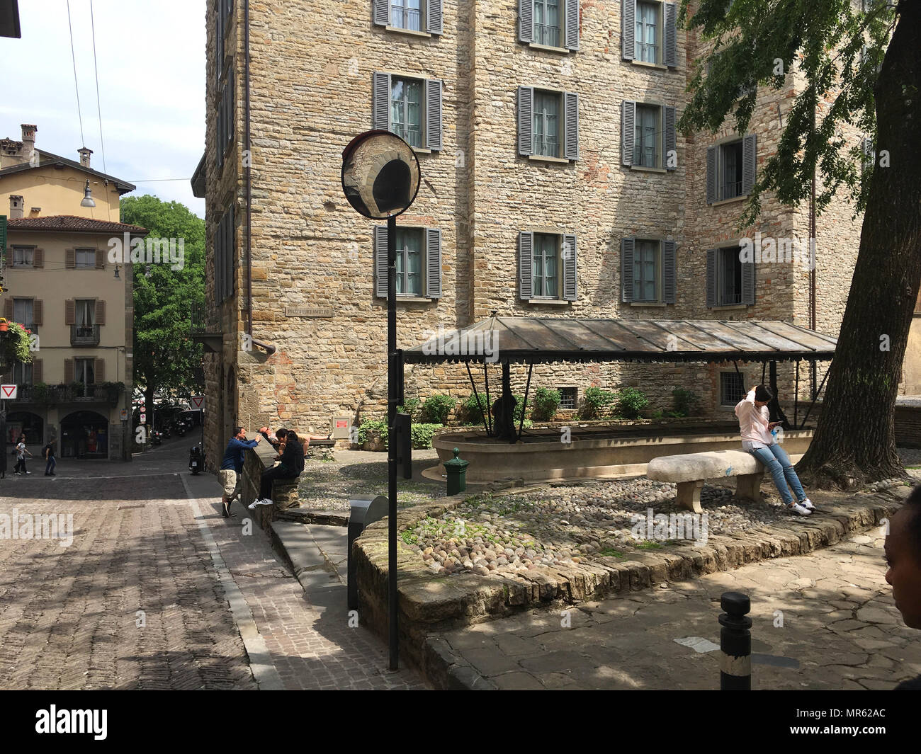 Bergamo, Italia - 7 Maggio,2018: Il lavatoio antico di Bergamo.Costruito nel 1881 via San Lupo in Città Alta, rappresenta un bellissimo modello dal desi Foto Stock