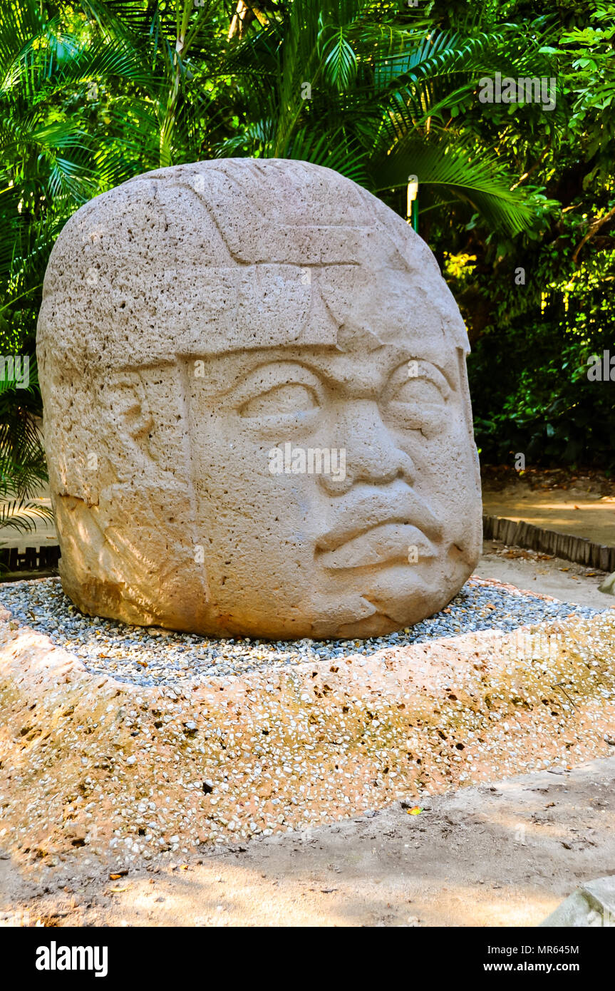 Olmec gigante di pietra di testa - Villahermosa, Messico Foto Stock