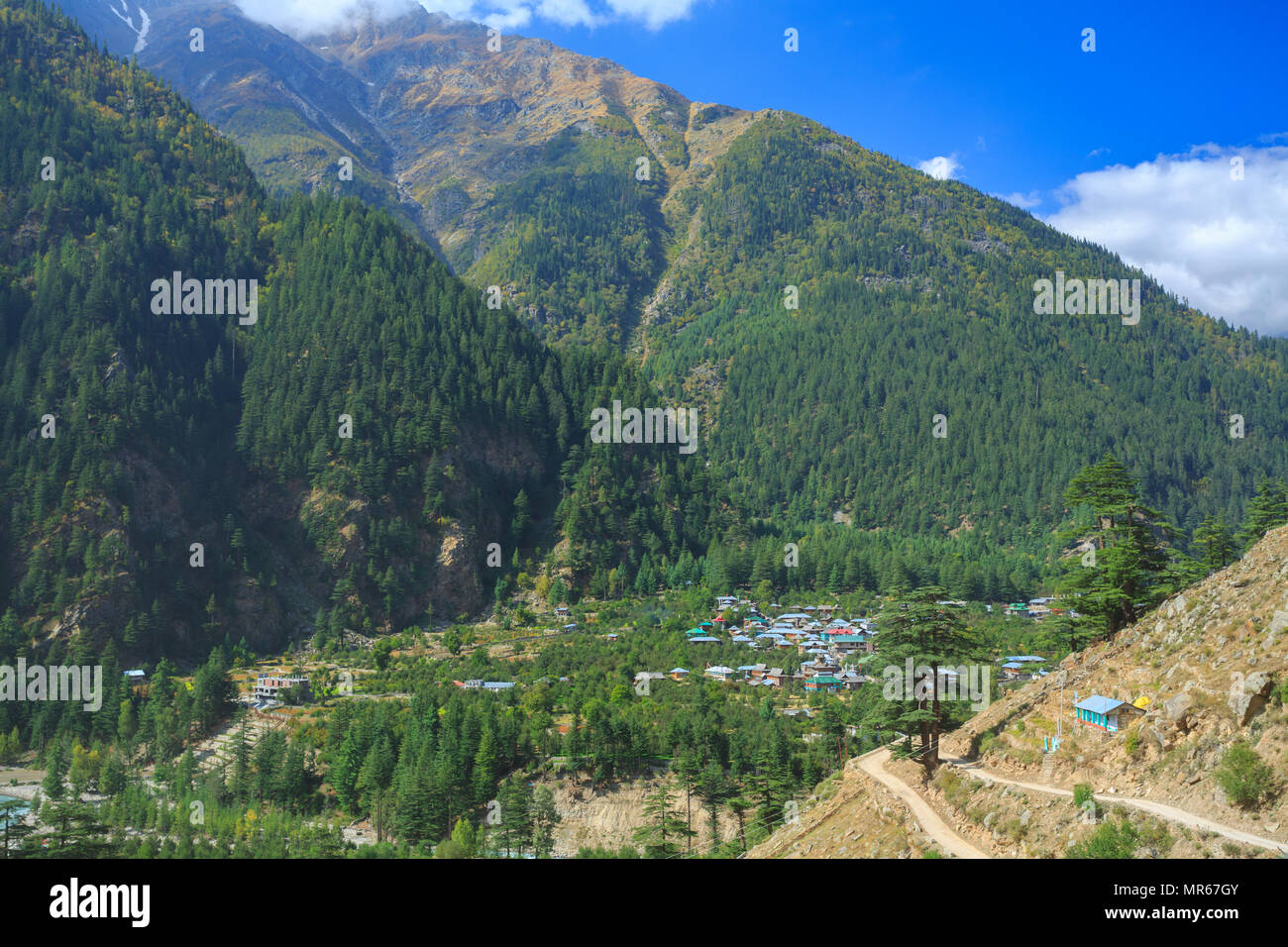 Bella Valle di Sangla Hill (Himachal Pradesh, India) Foto Stock