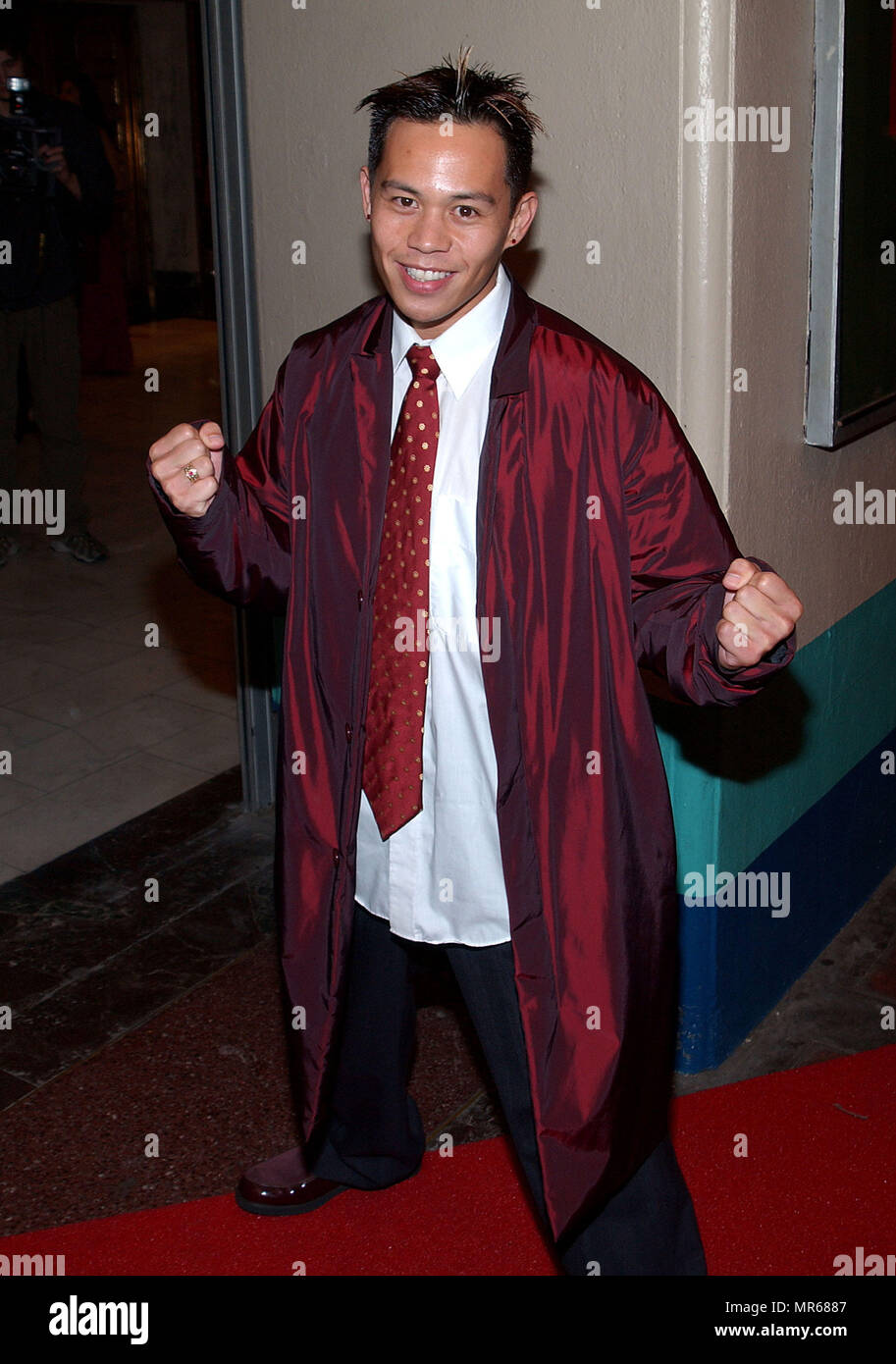 Ernie Reyes - Teenage Mutant Tartarughe Ninja II: Il Segreto di Ooze - arrivando al 2 ° AMMYS premi al Orpheum Theatre di Los Angeles. Novembre 10, 2001. ReyesErnie 03.JPGReyesErnie 03 Red Carpet Event, verticale, STATI UNITI D'AMERICA, industria cinematografica, celebrità, fotografia, Bestof, arte cultura e intrattenimento, Topix celebrità moda / Verticale, meglio di, evento nella vita di Hollywood - California, moquette rossa e dietro le quinte, USA, industria cinematografica, celebrità, movie celebrità, personaggi televisivi, musica celebrità, fotografia, Bestof, arte cultura e intrattenimento, Topix, verticale, uno pers Foto Stock