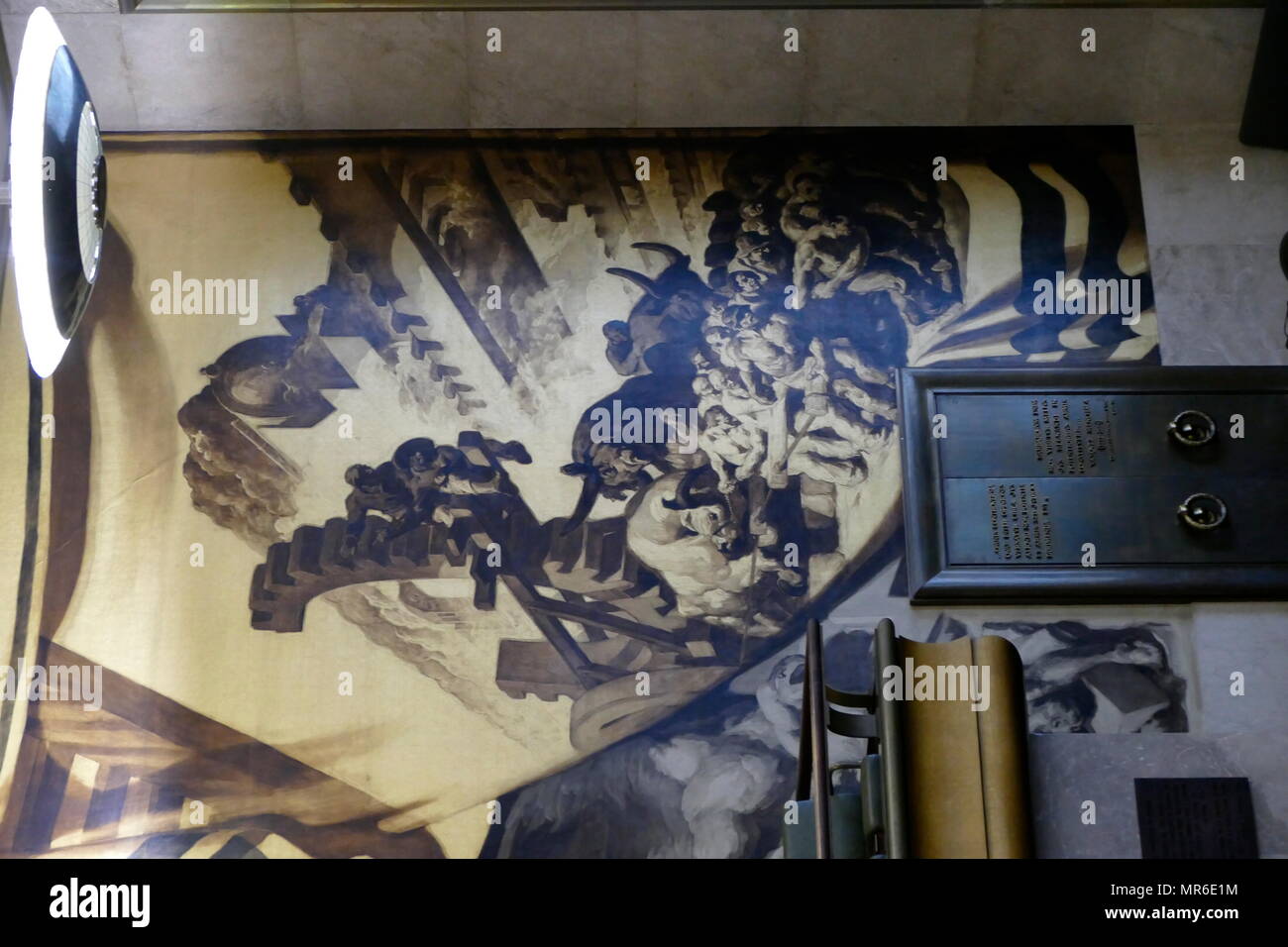 Pitture Murali in camera di consiglio, Palais des Nations, Ginevra (Svizzera). Sul soffitto e pareti. Dipinto nel 1936 dall'artista catalano José María Sert, erano un dono da parte del Governo di Spagna. Essi illustrano il progresso umano attraverso la salute, la tecnologia, la libertà e la pace. Questa è stata la casa della lega delle nazioni, e è presente luogo di incontro della Conferenza sul disarmo. Foto Stock