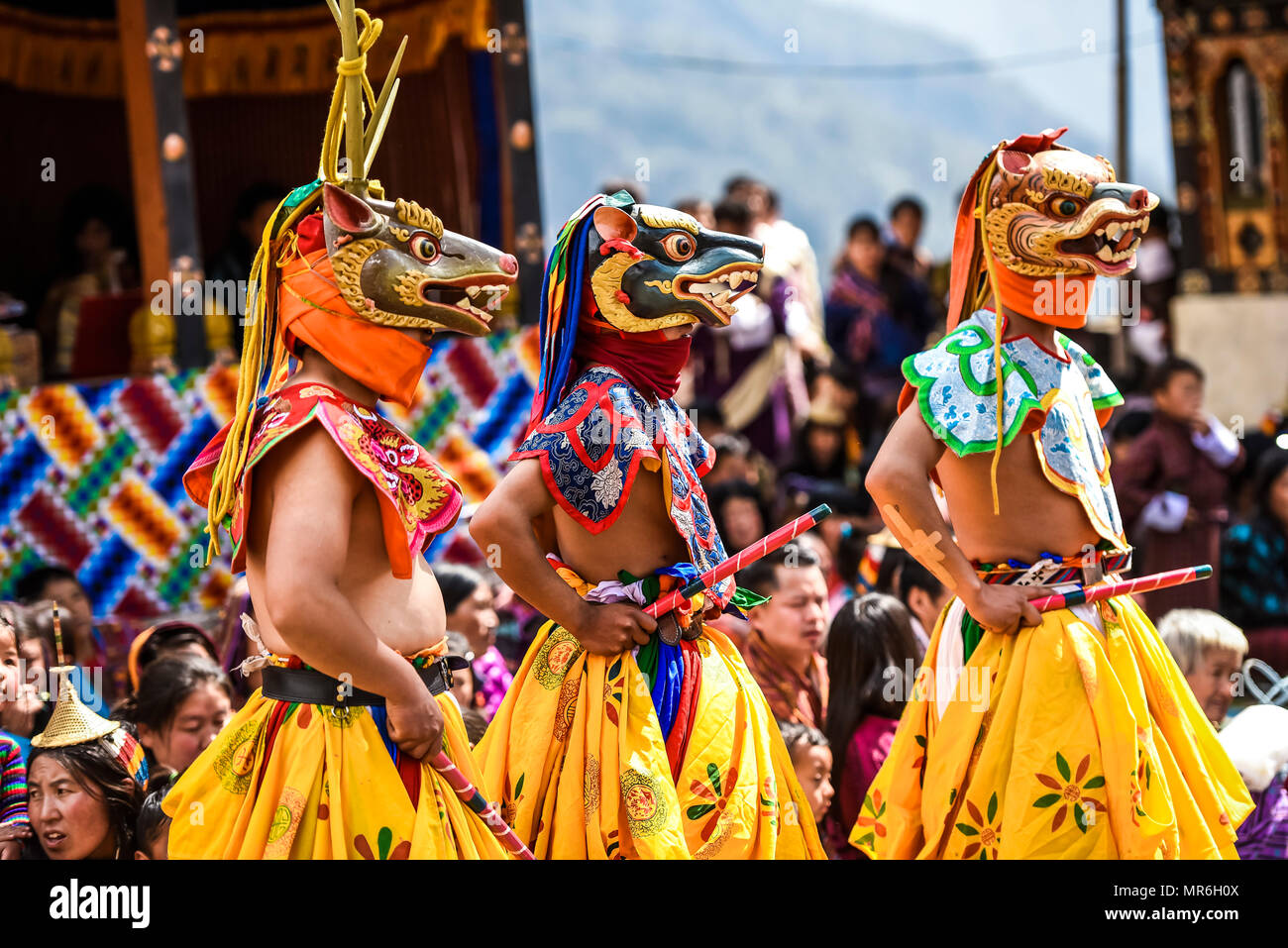 Ballerino alla Mask Dance, religiosi monastero Tsechu Festival, Gasa Tshechu Festival, Gasa distretto, regione dell Himalaya Foto Stock
