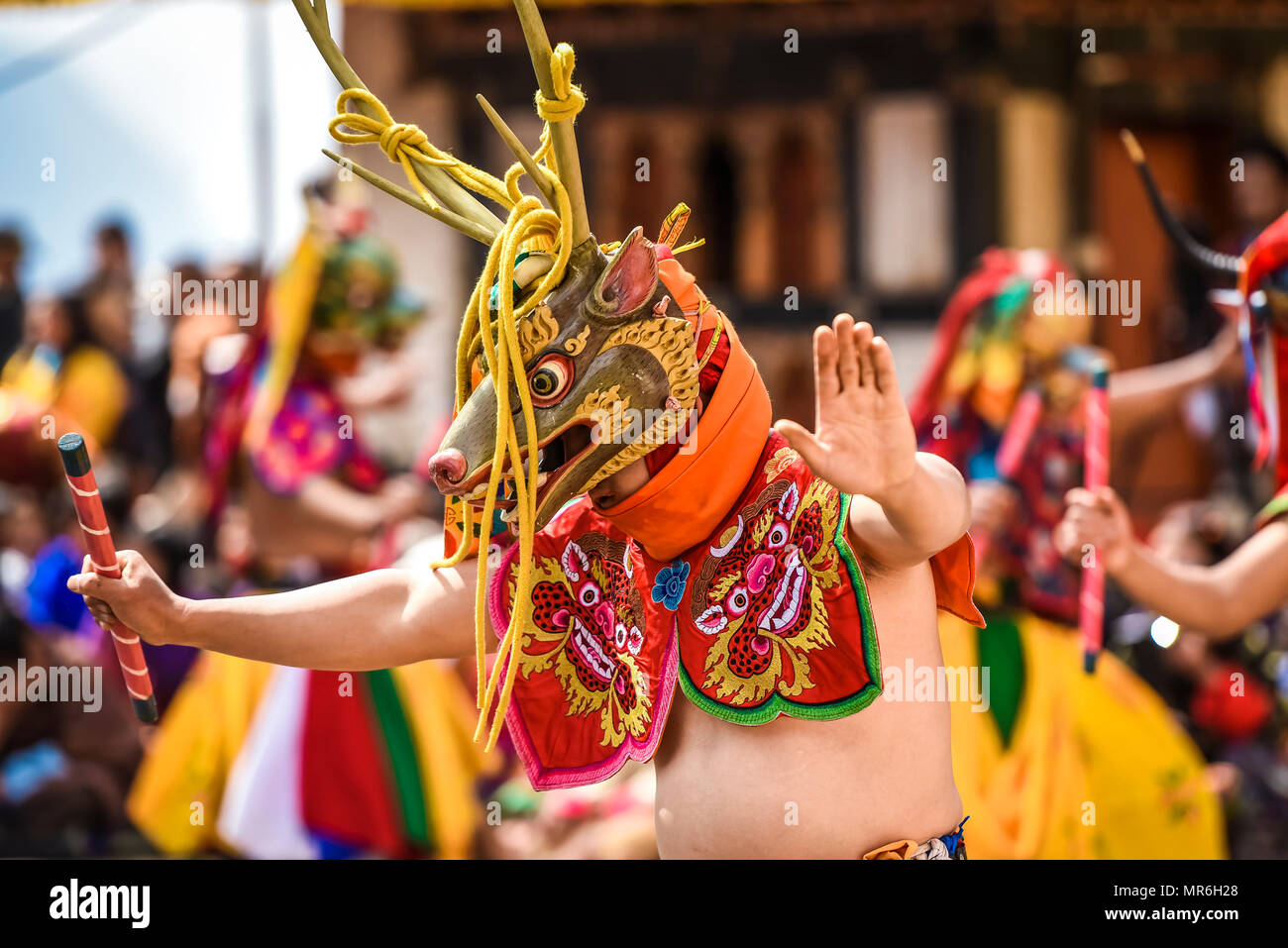 Ballerino alla Mask Dance, religiosi monastero Tsechu Festival, Gasa Tshechu Festival, Gasa distretto, regione dell Himalaya Foto Stock
