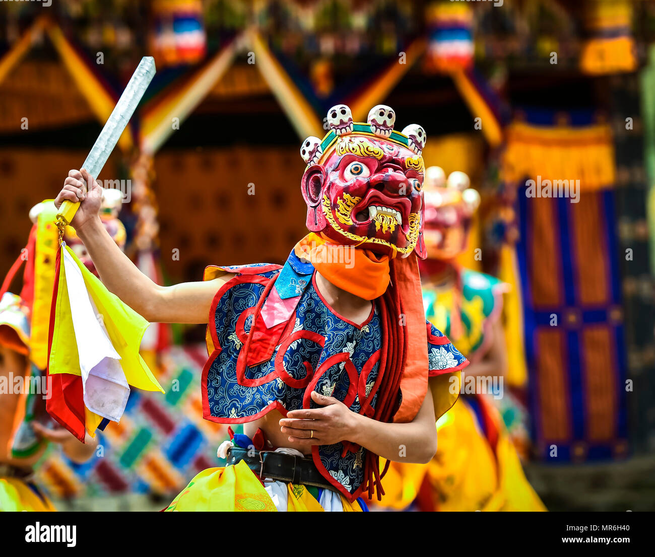 Ballerino alla Mask Dance, religiosi monastero Tsechu Festival, Gasa Tshechu Festival, Gasa distretto, regione dell Himalaya Foto Stock