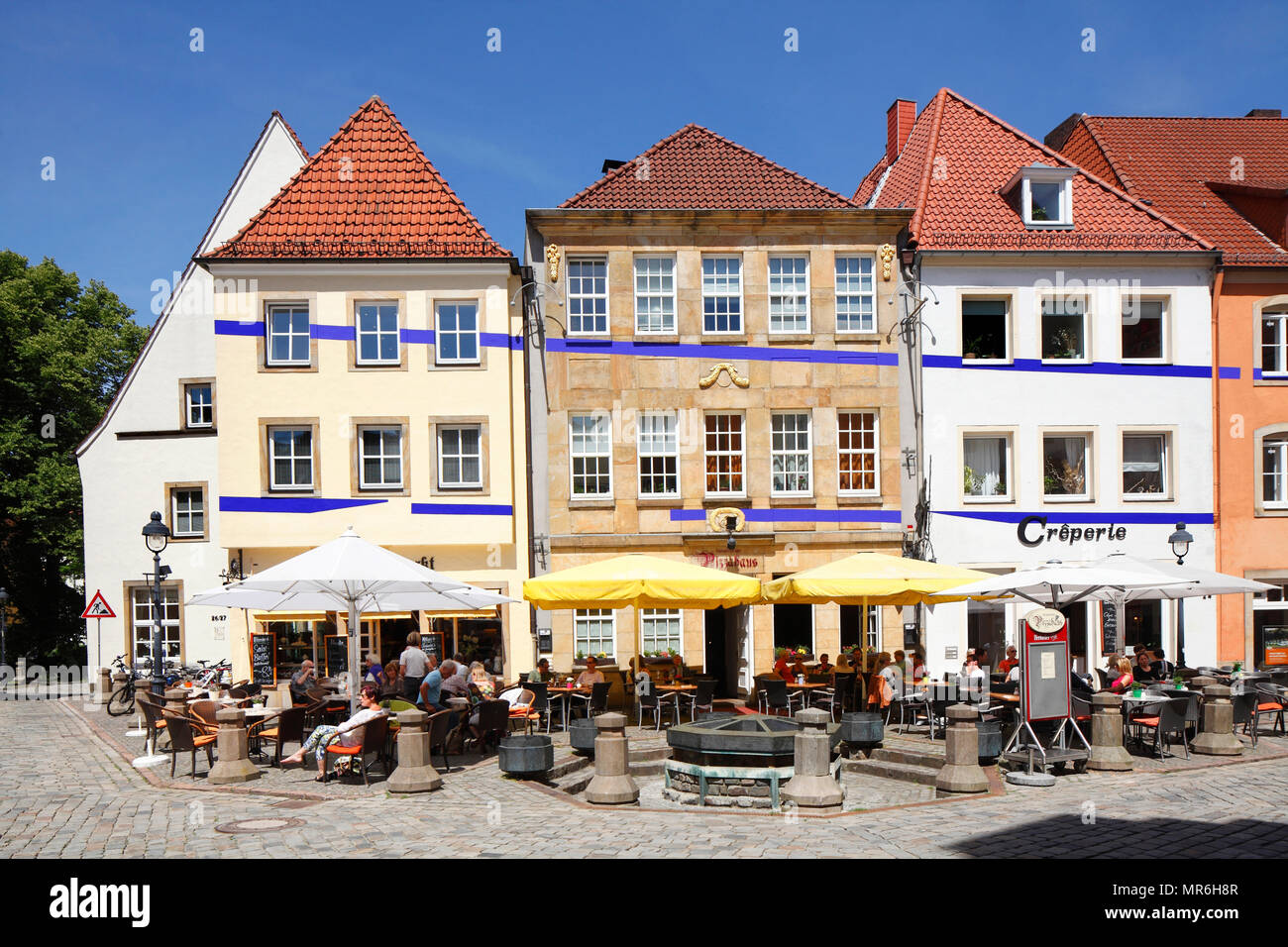 Storico fila di case con gastronomia presso la piazza del mercato, Osnabrück, Bassa Sassonia, Germania Foto Stock