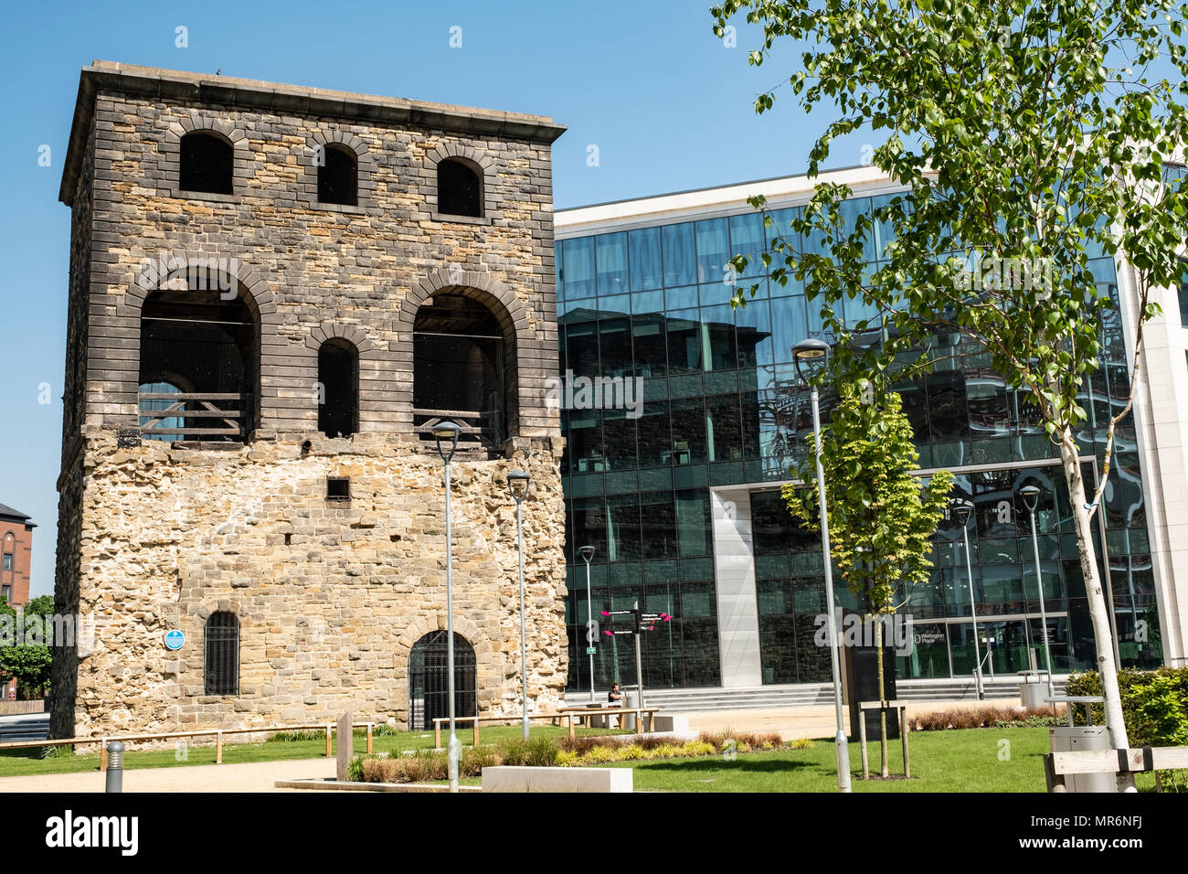 Luogo di Wellington, sito della vecchia stazione ferroviaria e nuovi edifici per uffici a Leeds, West Yorkshire Foto Stock