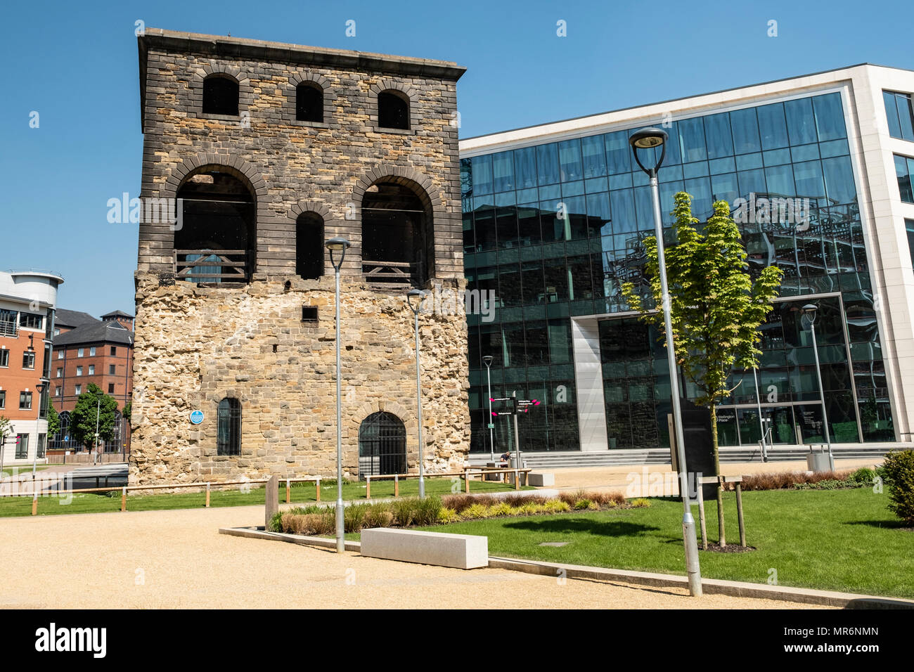 Luogo di Wellington, sito della vecchia stazione ferroviaria e nuovi edifici per uffici a Leeds, West Yorkshire Foto Stock