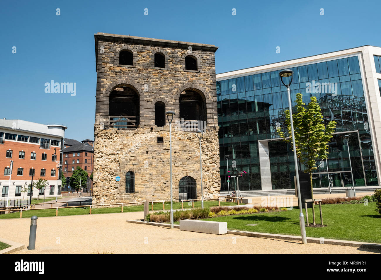 Luogo di Wellington, sito della vecchia stazione ferroviaria e nuovi edifici per uffici a Leeds, West Yorkshire Foto Stock