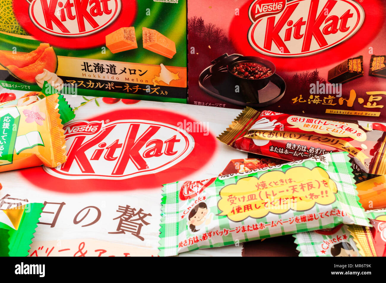Mini giapponese kitkat pacchetti. 5 o 6 tipi diversi di quelli del 160 variazioni, comprese quelle cookable, disponibile in Giappone. Foto Stock