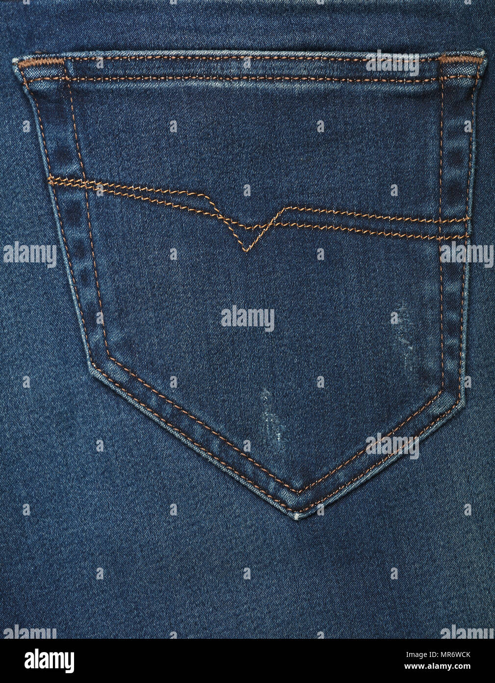Dark indigo blue Cotone lavato jeans denim sfondo texture con tasca posteriore, chiudere fino Foto Stock