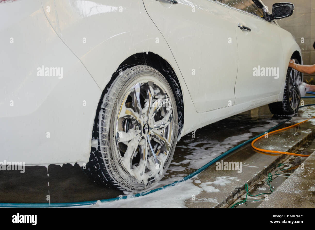 Per il lavaggio di auto in schiuma per la cura dell'auto shop. Foto Stock