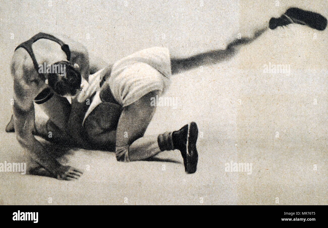 Fotografia di Väinö Kokkinen e Jean Földeák wrestling al 1932 giochi olimpici. Questo è stato il finale dove Kokkinen ha l'oro per la Finlandia nel Middleweight Greco-Romane. Foto Stock
