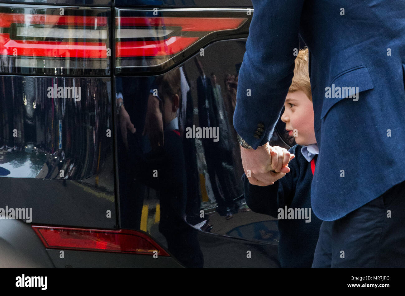 Il principe William Arriva con bambini Charlotte & George a St. Mary's Hospital, Paddington, dove la Duchessa di Cambridge ha dato i natali a un ragazzo, il suo terzo figlio ed il secondo figlio. Dotato di: S.A.R. il principe George dove: London, England, Regno Unito quando: 23 Apr 2018 Credit: Wheatley/WENN Foto Stock