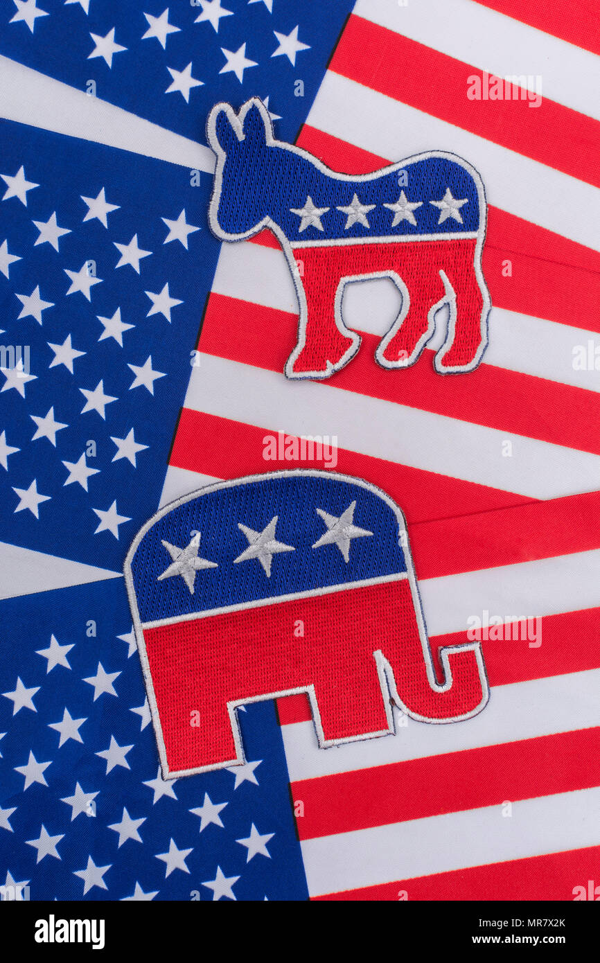 Noi democratici asino logo & elefante repubblicano logo a stelle e strisce. Per 2020 US elezioni generali, Midterms, 2020 elezioni presidenziali gara USA Foto Stock