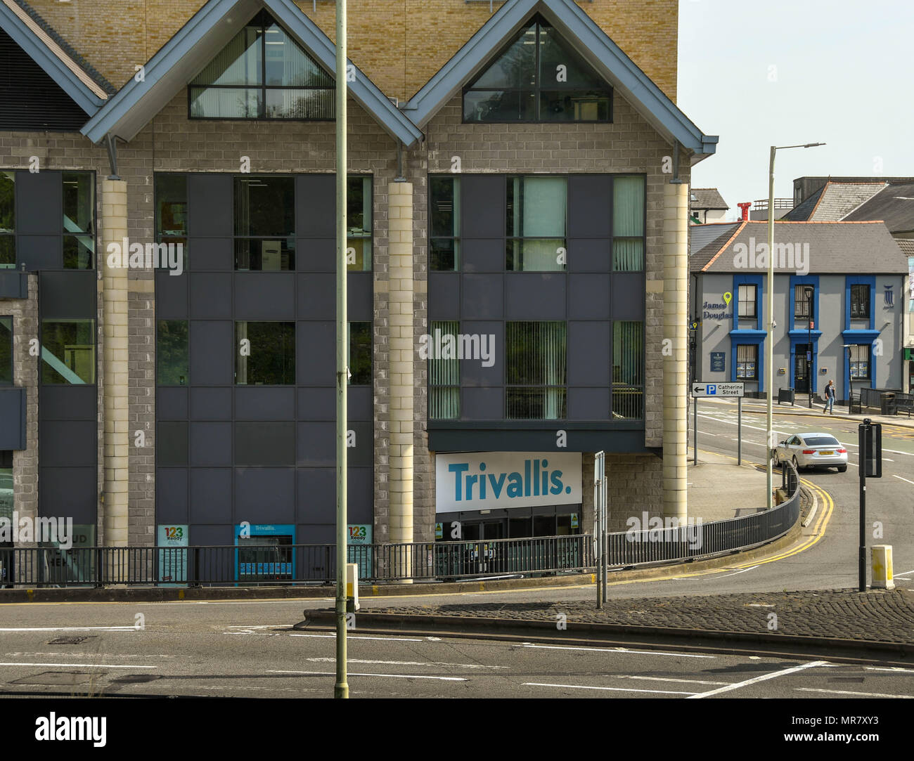 Edificio per uffici a Pontypridd centro città. È la sede del Trivallis, una housing association Foto Stock