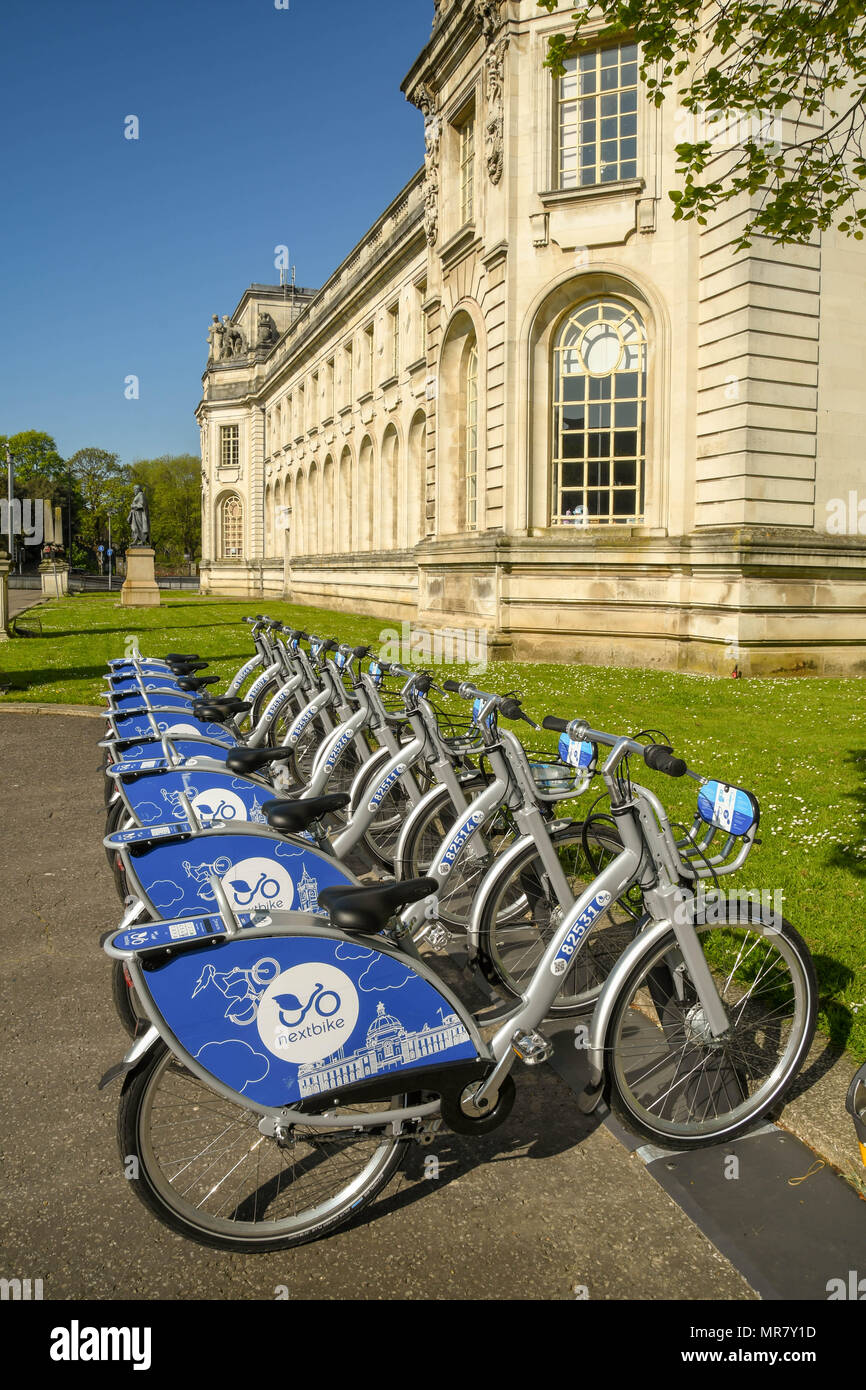 Noleggio biciclette nella loro docking station in Cardiff civic center.Il regime "prossima moto' è stato introdotto nel marzo 2018 Foto Stock