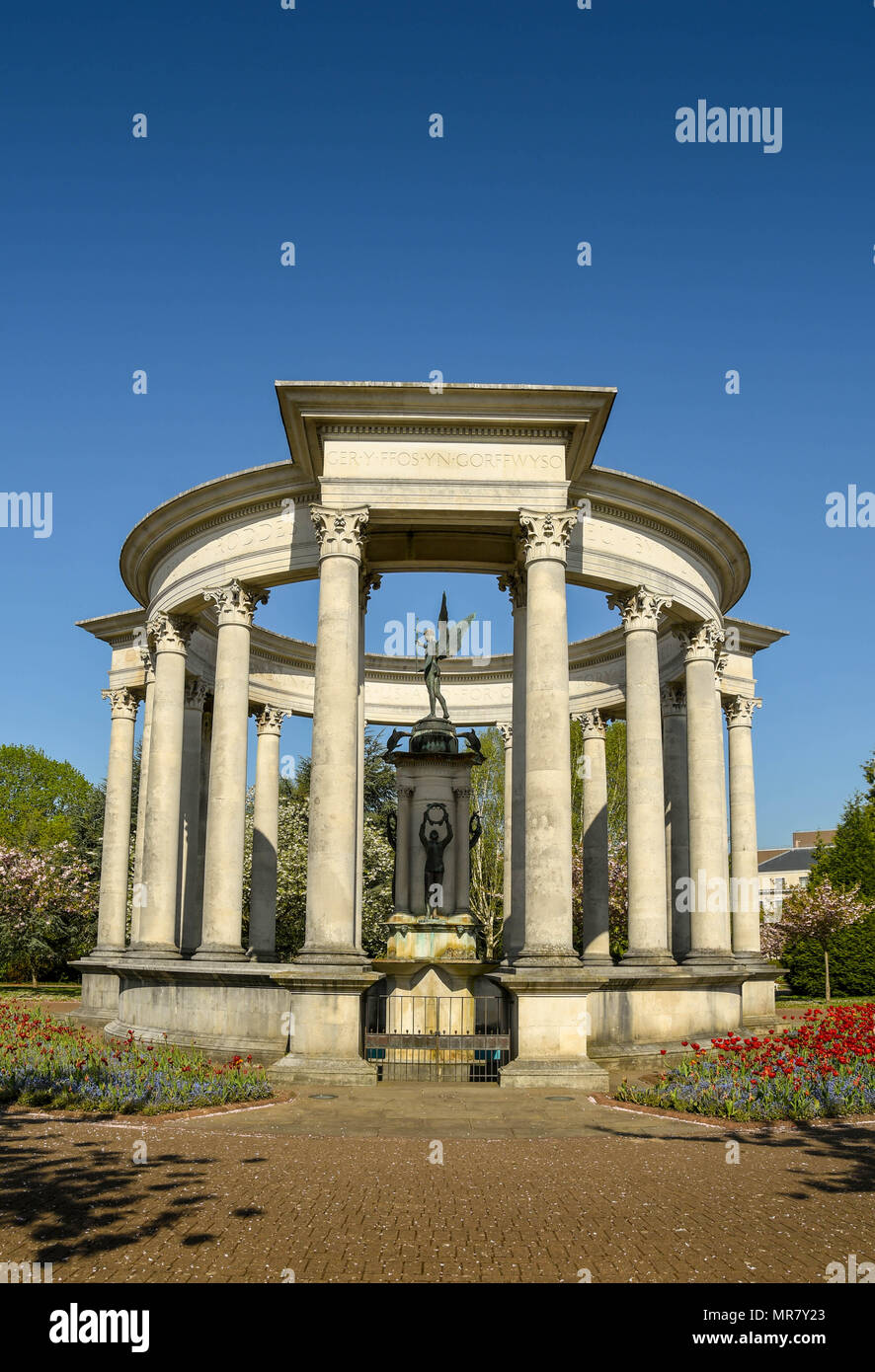 Il Welsh National War Memorial in giardini Alexandra, Cathays Park a Cardiff civic center. Foto Stock