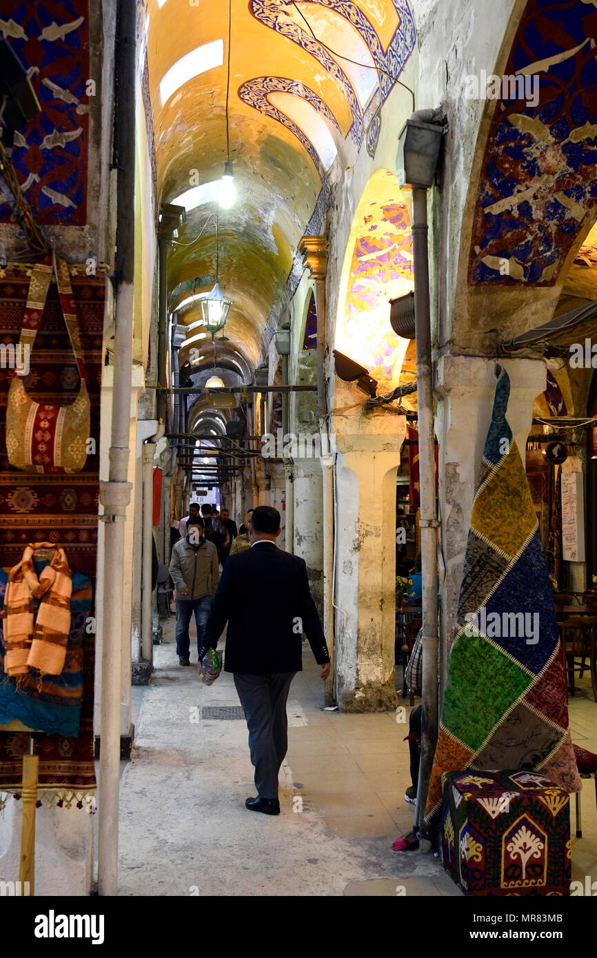 Istanbul, Turchia. Il Grand Bazaar (Kapalı Carsı) è un quartiere commerciale situato nel centro storico di Istanbul, Eminönü, nel quartiere Beyazıt Foto Stock