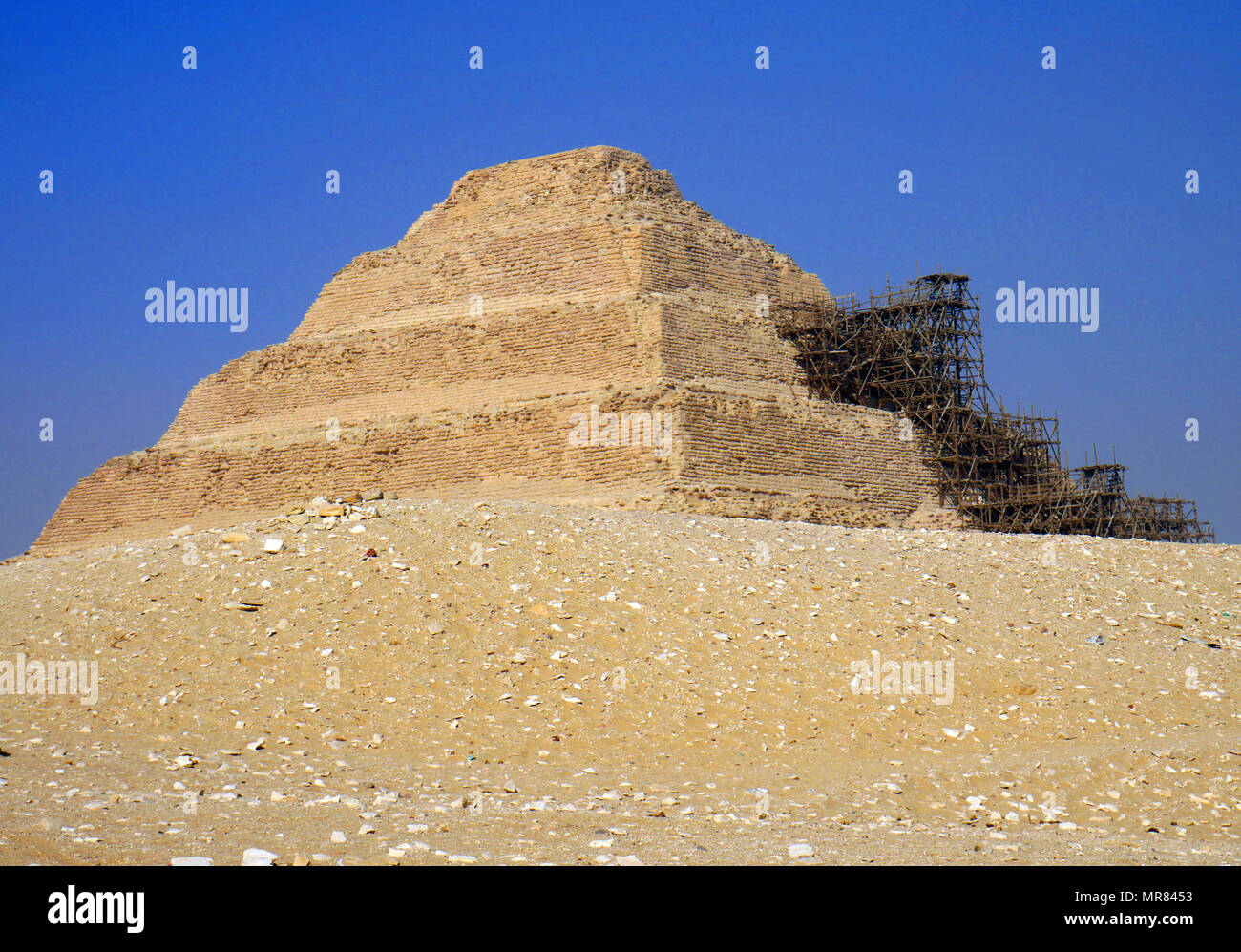 Nicholas II o Nikolai II (1868 - 17 luglio 1918), lo Zar di Russia, recensioni una guardia d'onore 1913. noto come San Nicola nella chiesa ortodossa russa, è stato l'ultimo imperatore di Russia, praticati a partire dal 1 Novembre 1894 fino alla sua abdicazione forzata il 15 marzo 1917. Il suo regno ha visto la caduta dell'impero russo da uno dei principali grandi potenze del mondo economico e militare di crollo. Foto Stock