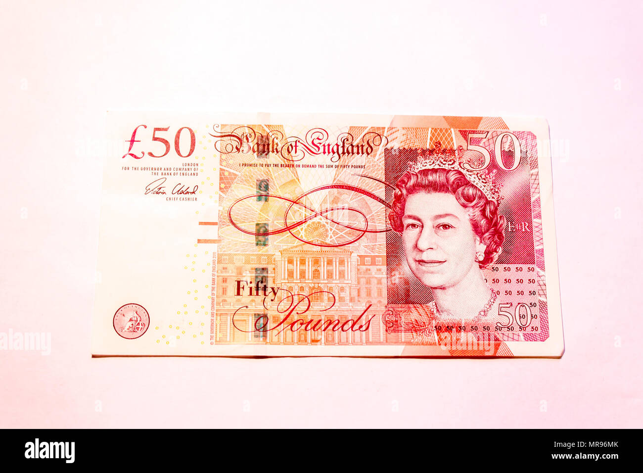 In prossimità di una cinquantina di Pound nota su sfondo bianco Foto Stock