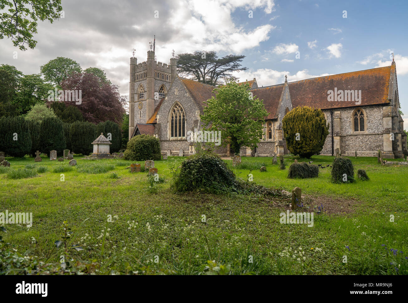 Santa Maria Vergine chiesa nel villaggio di Hambleden Foto Stock