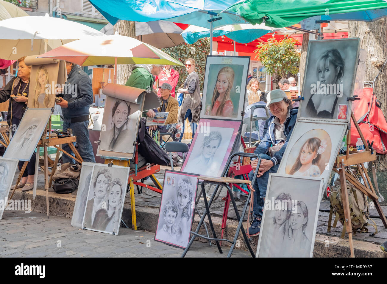 Il quartiere Montmartre di Parigi Francia vanta una fiorente comunità di artisti. Foto Stock