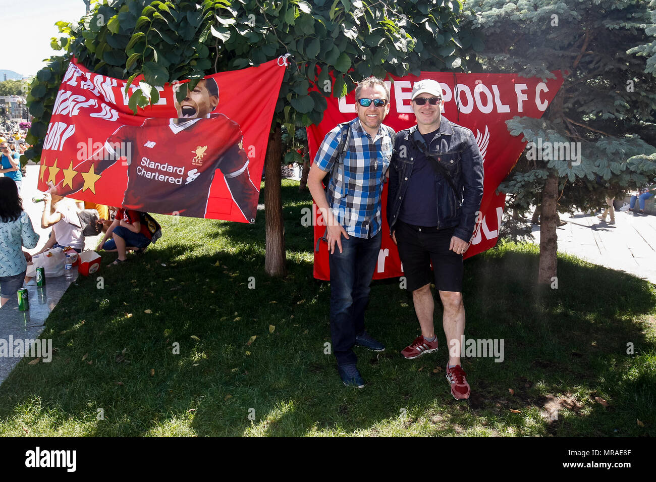 Kiev, Ucraina, 26 maggio 2018. Kiev, Ucraina, 26 maggio 2018. Tifosi del Liverpool nel centro della città prima della finale di UEFA Champions League match tra il Real Madrid e il Liverpool a Olimpiyskiy National Sports Complex su 26 Maggio 2018 a Kiev, Ucraina. (Foto di Daniel Chesterton/phcimages.com) Credit: Immagini di PHC/Alamy Live News Credit: Immagini di PHC/Alamy Live News Credit: Immagini di PHC/Alamy Live News Foto Stock