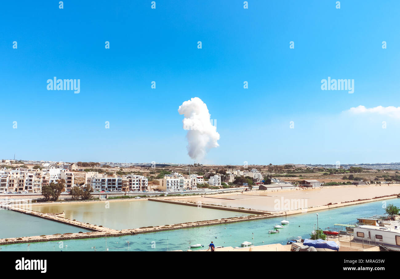 L'esplosione della fabbrica di fuochi d'artificio a Malta, 3:15pm 26 maggio 2018 Foto Stock