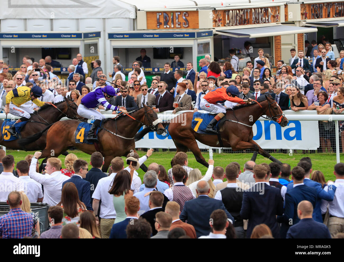 Chester Racecourse, Chester, Regno Unito. 26 Maggio, 2018. Chester Races, Romana giorno; Ben Robinson rides Baraweez alla vittoria nella costruzione di Caldwell credito Handicap: Azione Plus sport/Alamy Live News Foto Stock