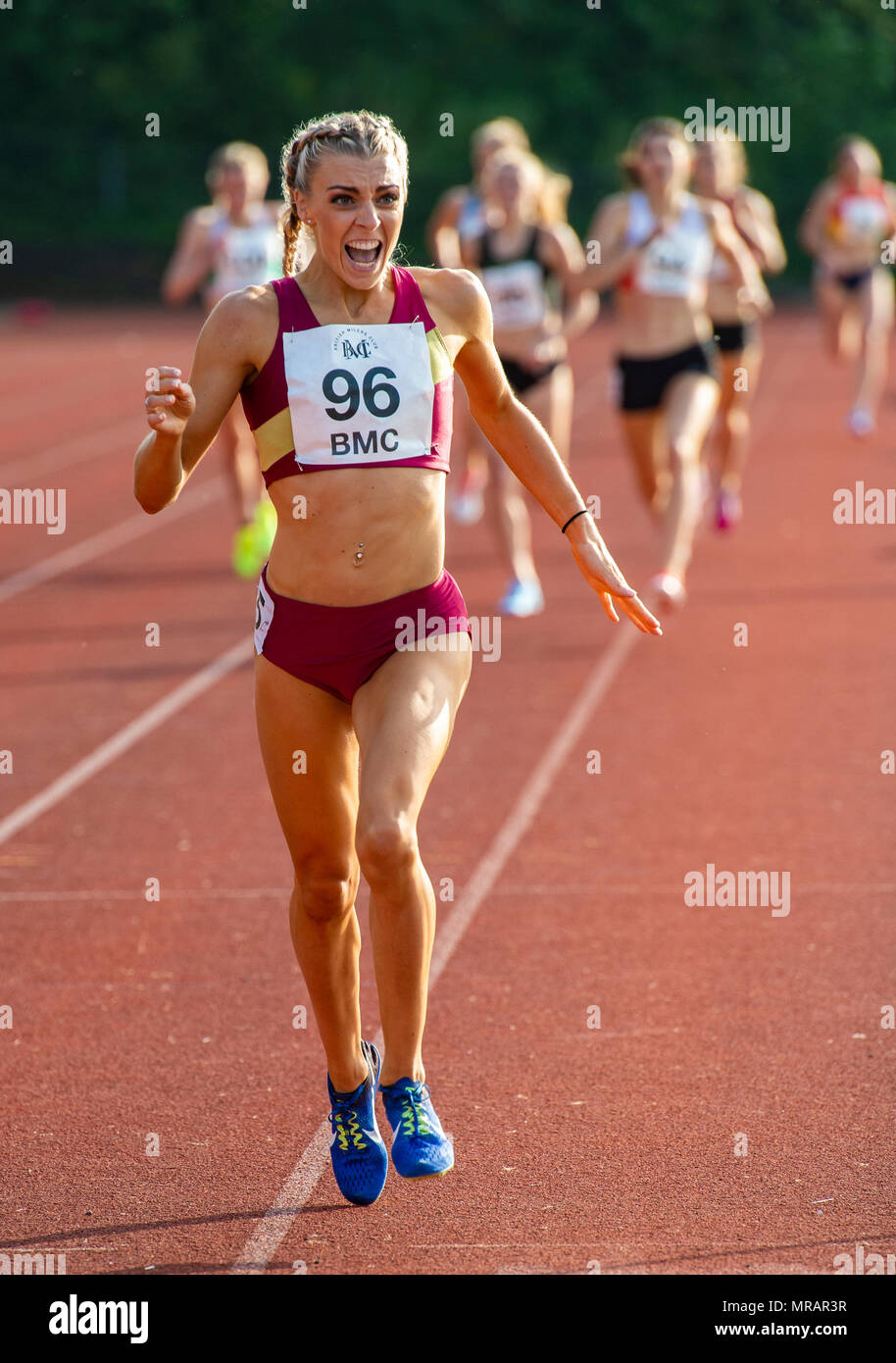 Watford, Regno Unito. 26 maggio 2018. Alex Bell conquistando la donna 800m una gara in !.59.93 a BMC Grand Prix, Watford pista atletica, Herts 26 maggio 2018 Credit: Gary Mitchell, GMP Media/Alamy Live News Foto Stock