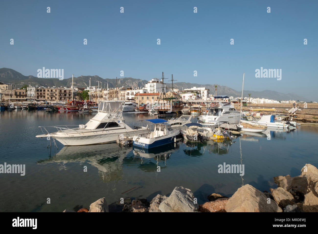 Keyrnia (turco:Girne) Porto, la parte settentrionale di Cipro. Foto Stock