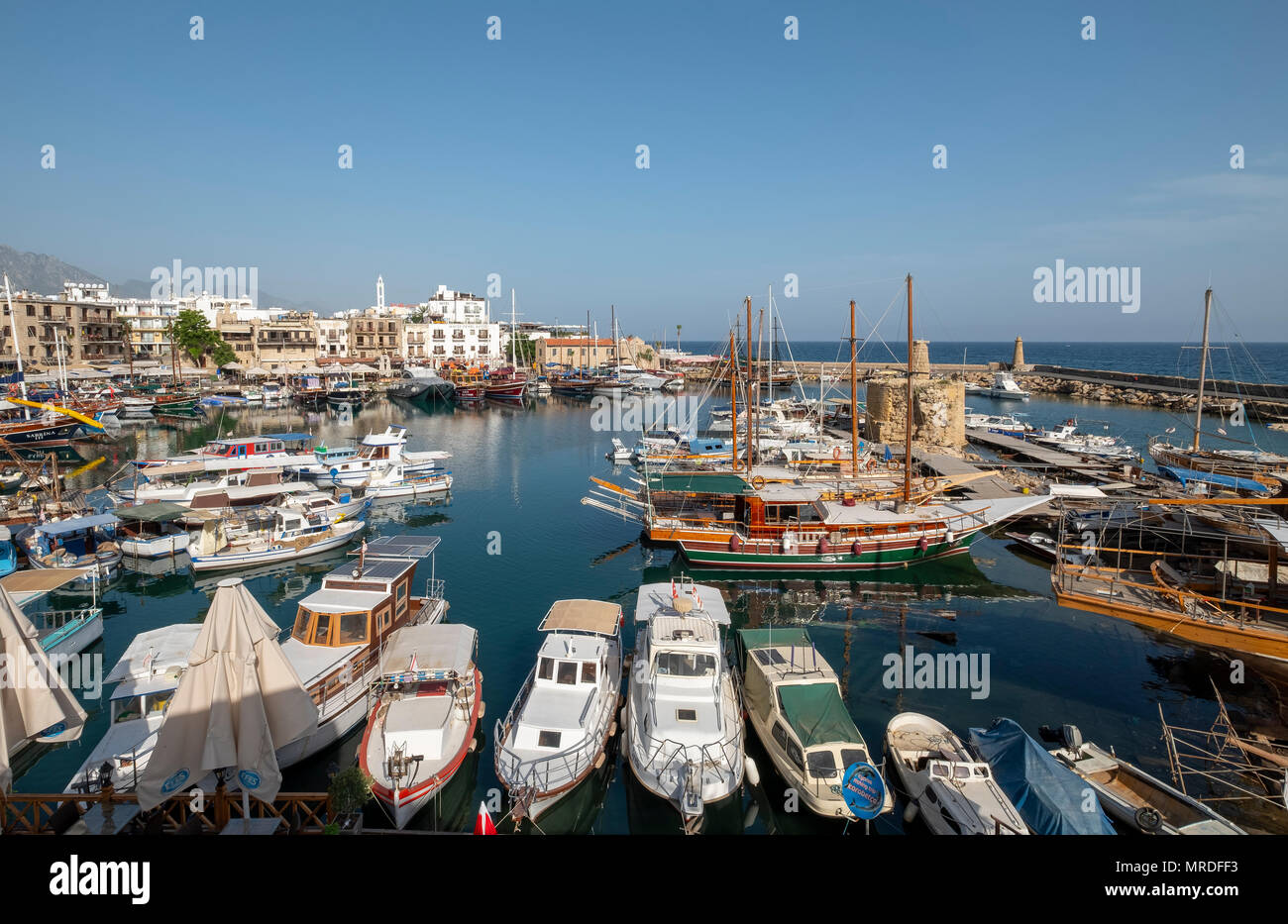 Vista del porto di Kyrenia (turco: Girne) Cipro del Nord Foto Stock