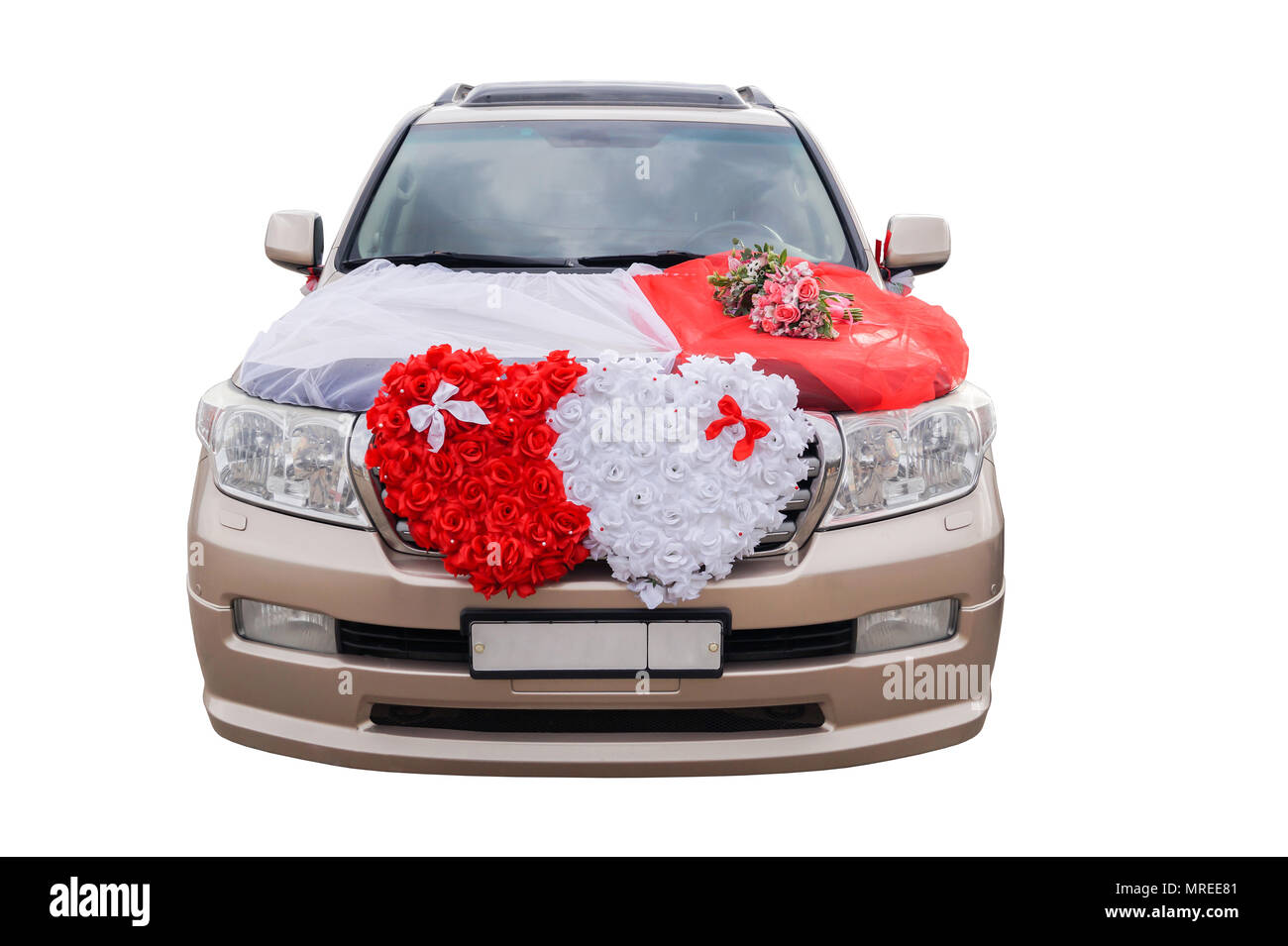 L'auto nozze decorata con fiori su uno sfondo bianco. Foto Stock