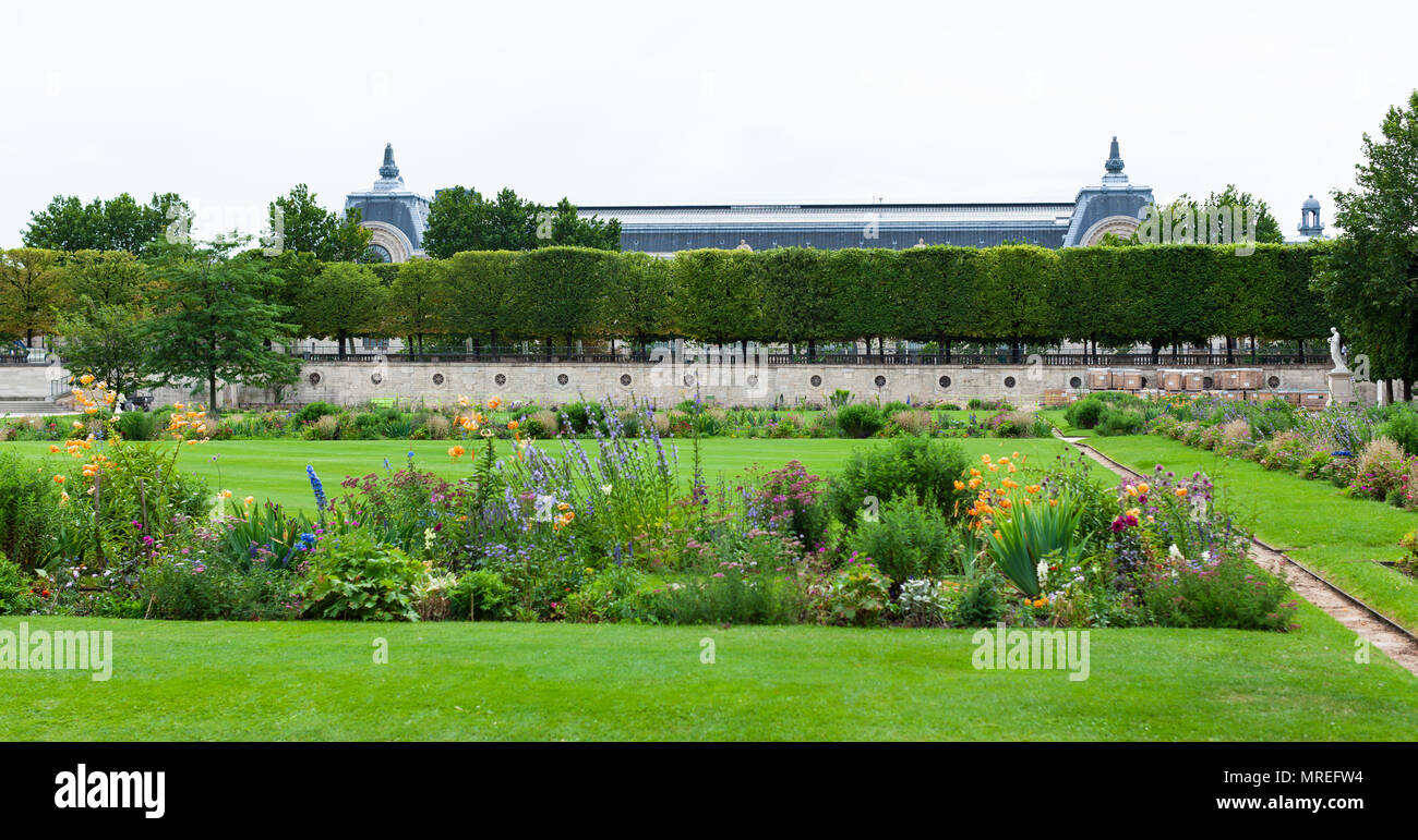 Jardin des Tuileries, Parigi, Francia. La sezione di espansiva del giardino formale nel nord di Parigi popolare per il riposo e il relax. Foto Stock