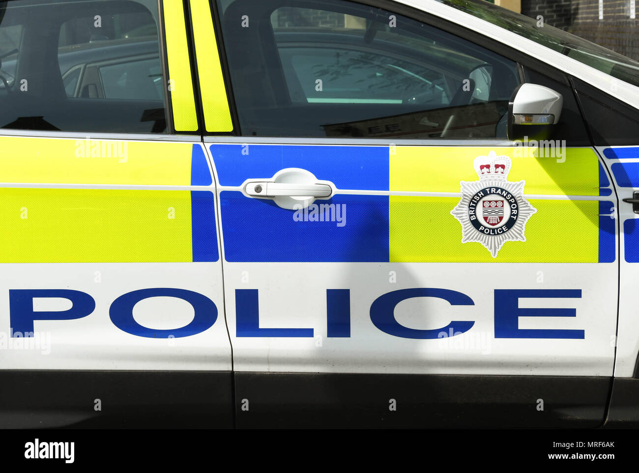 British Transport Police emblema sul lato di un auto di pattuglia Foto Stock