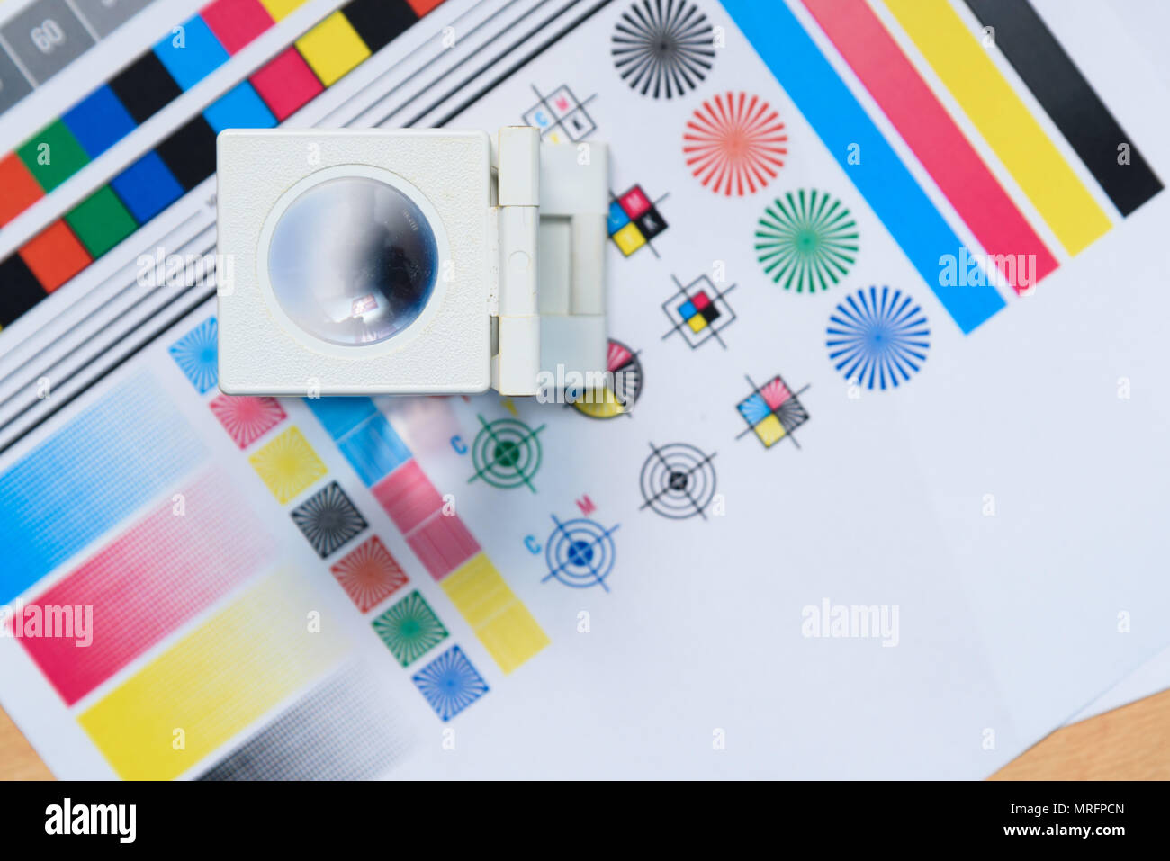 Filettatura di stampa controllo del contatore di misurazione di registrazione per la gestione dei colori oggetto del settore Foto Stock