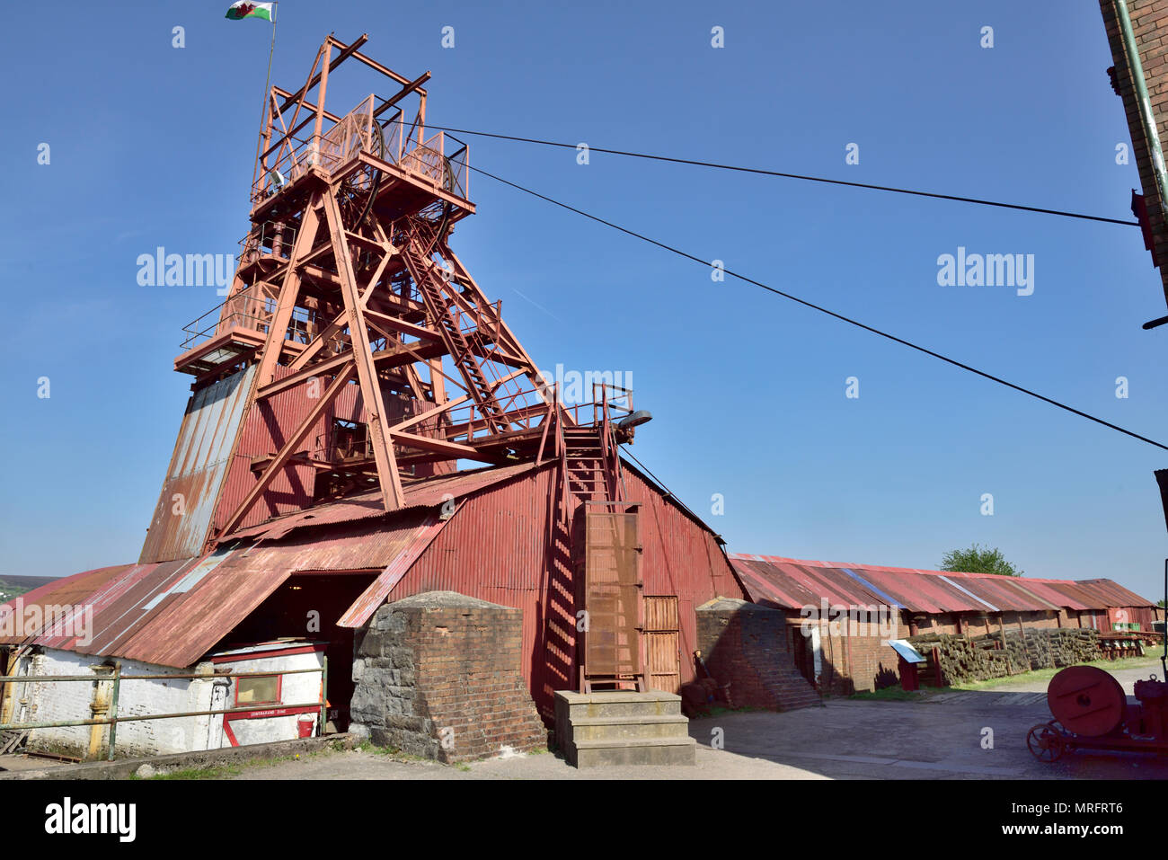 Carbone tradizionale avvolgimento di data mining e tower building a Big Pit National Coal Museum, South Wales Valli, Blaenavon, REGNO UNITO Foto Stock