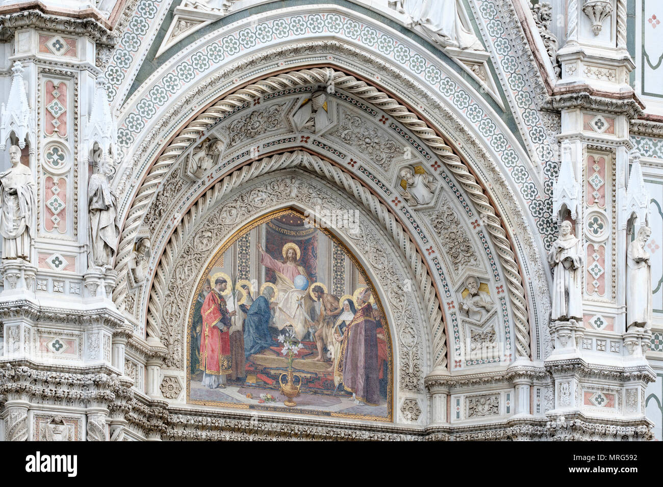Mosaico di Gesù Cristo sopra l'ingresso principale, Cattedrale di Santa Maria del Fiore, Cattedrale di Santa Maria del Fiore, Firenze, Toscana, Italia, Euro Foto Stock